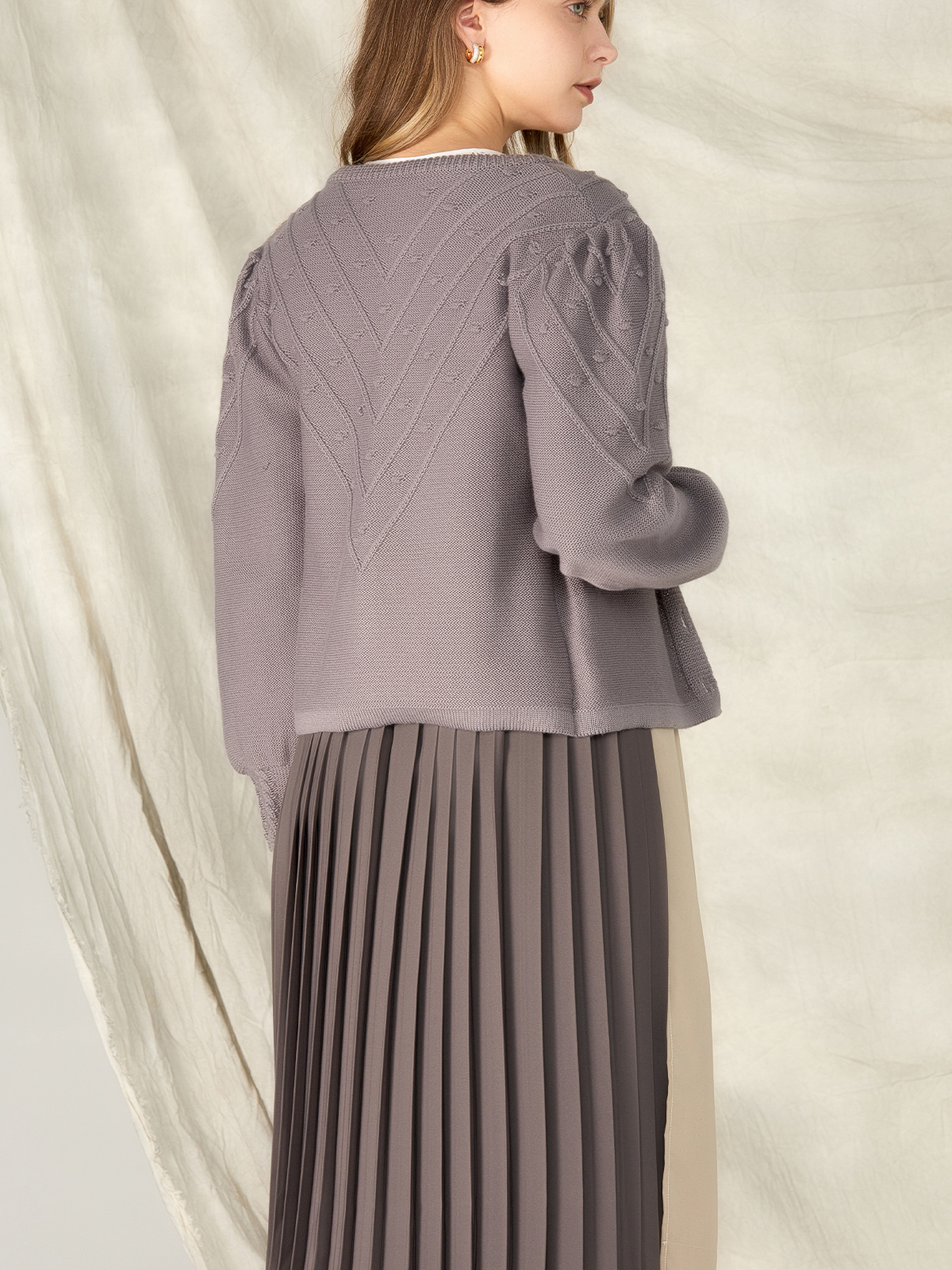 Dirndl Bluse mit V-Ausschnitt in Grau