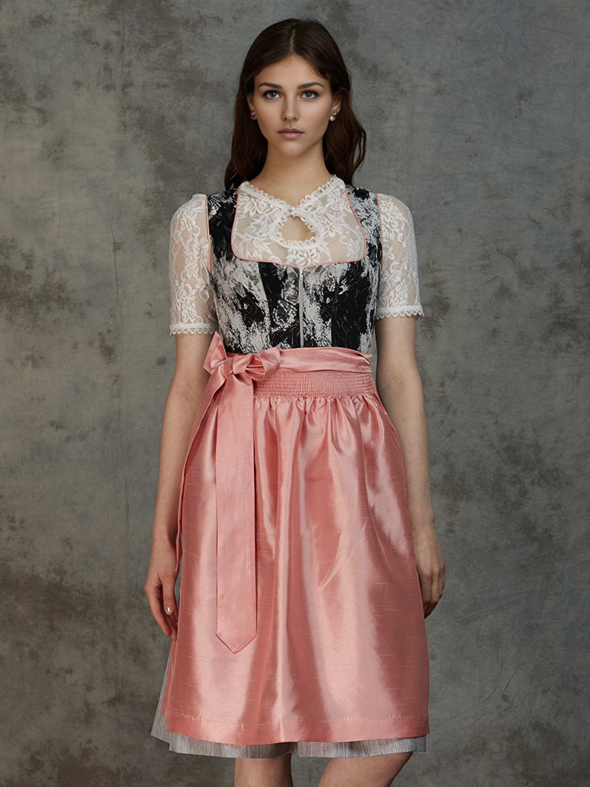 Dirndl Julia in Schwarz – zeitlose Eleganz