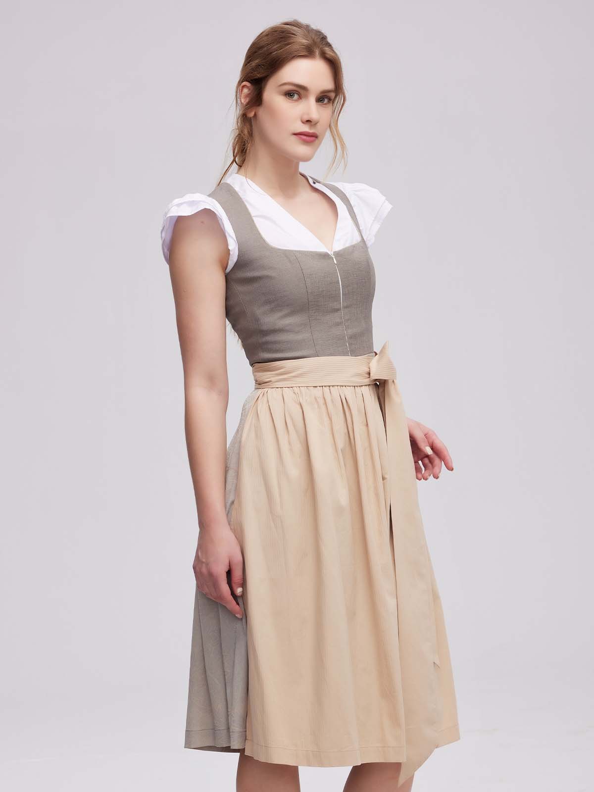 Grünes Dirndl mit grauem Schürzenkontrast