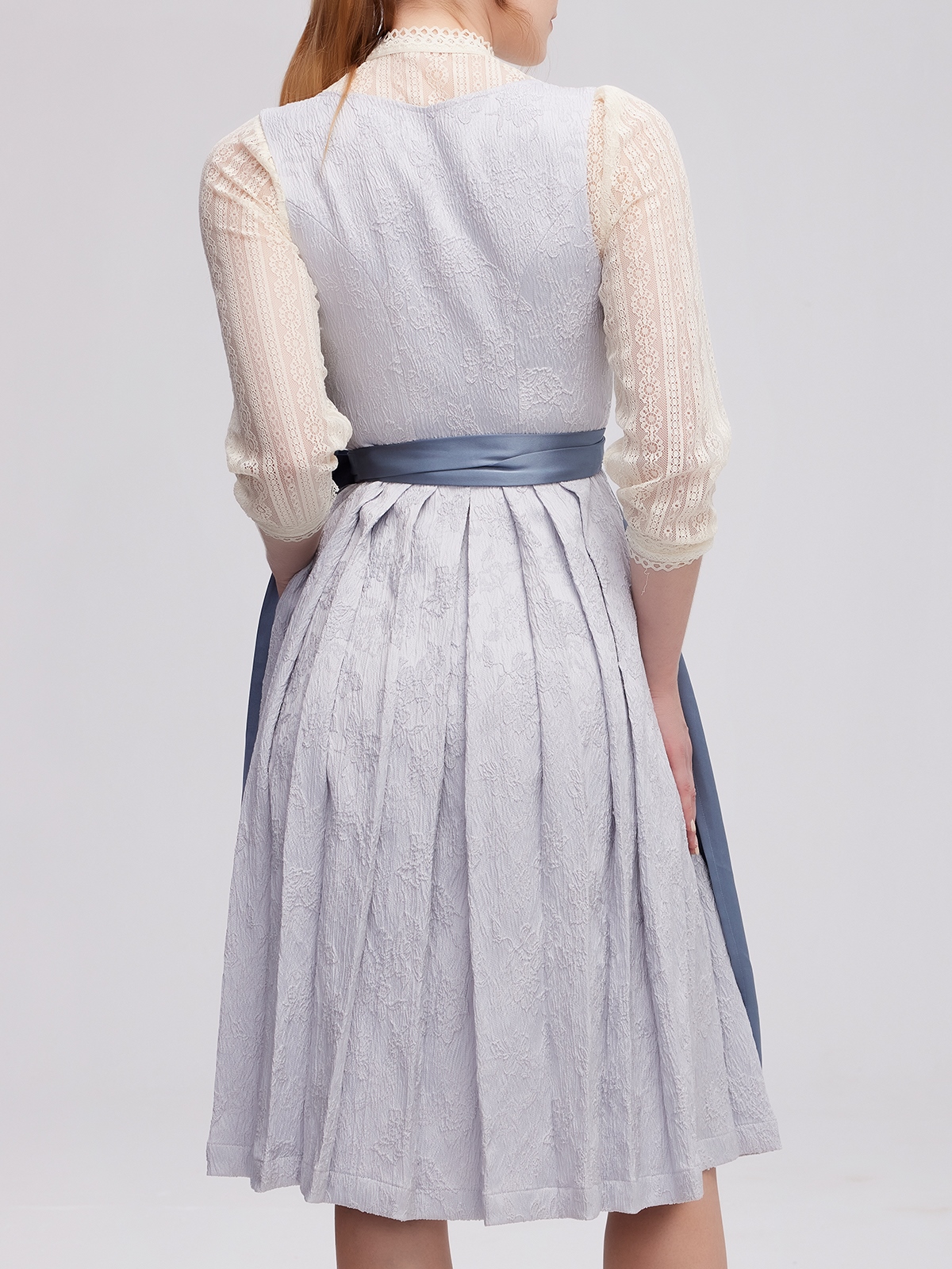 Modernes Dirndl in Blau mit Samt-Elementen