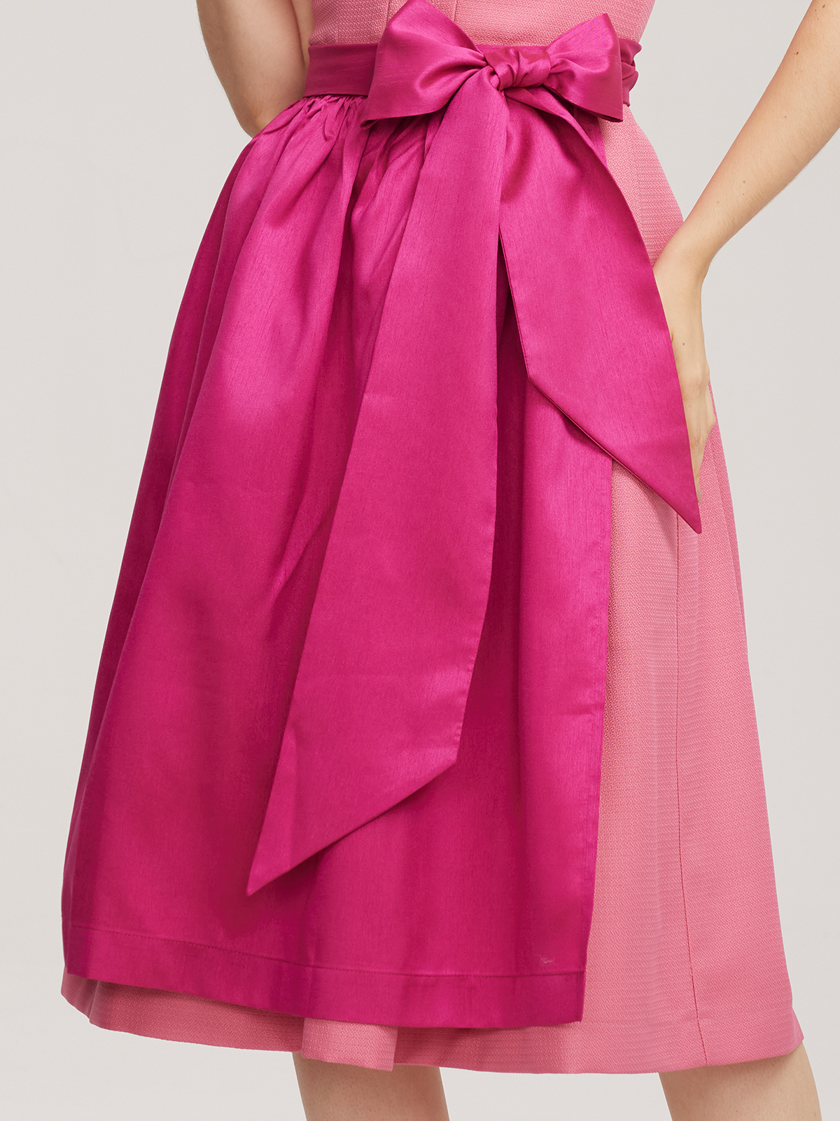 Dirndl mit Midi Trachtenrock in Rosa