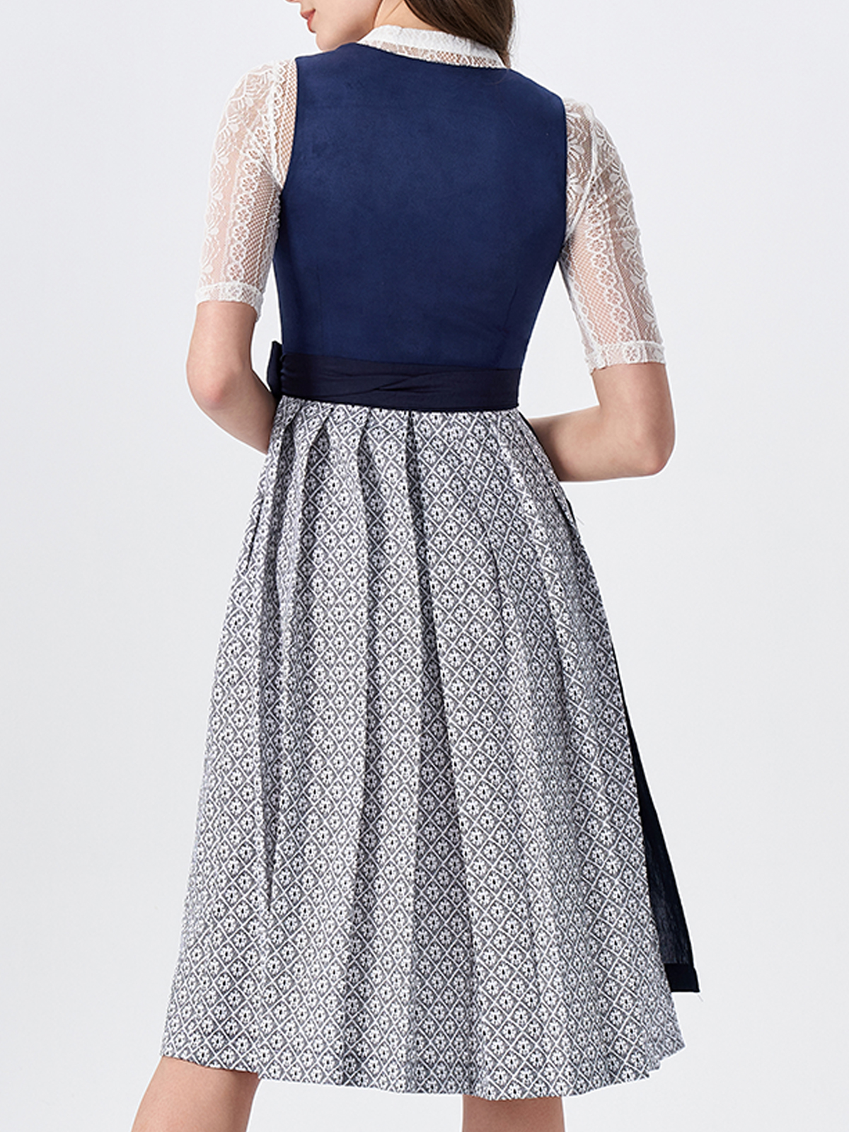 Elegantes blaues Dirndl mit floralen Details
