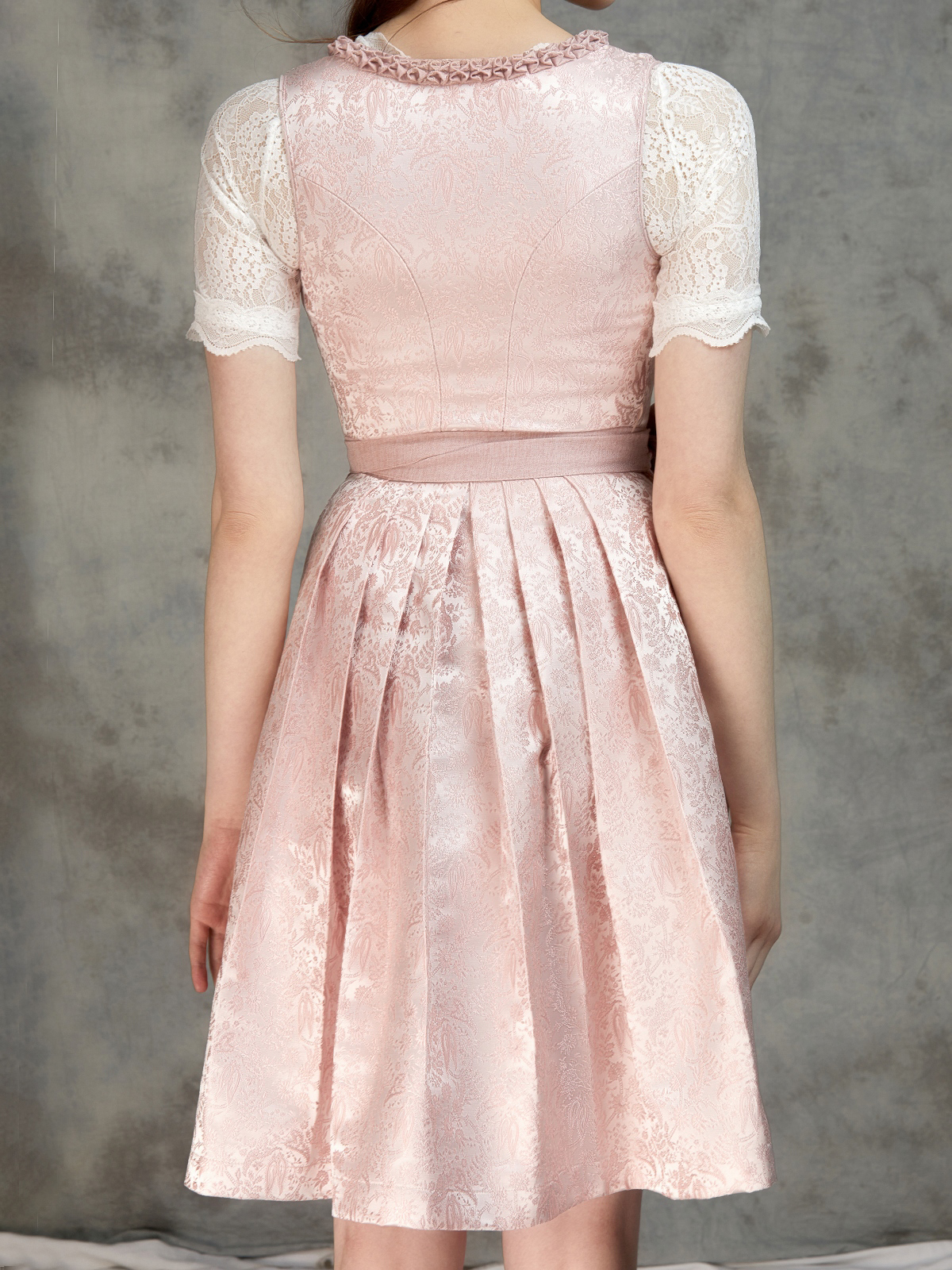 Dirndl in Rosa mit perfektem Sitz