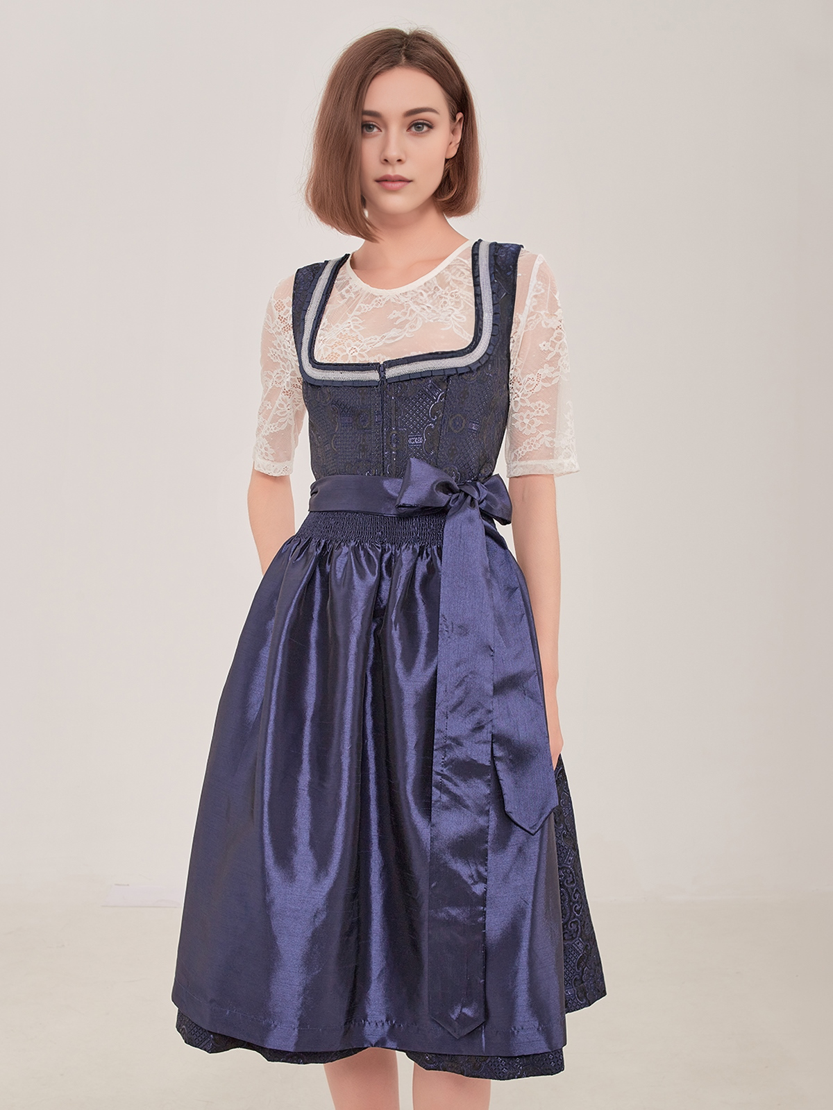 Elegantes blaues Ja Mei Dirndl