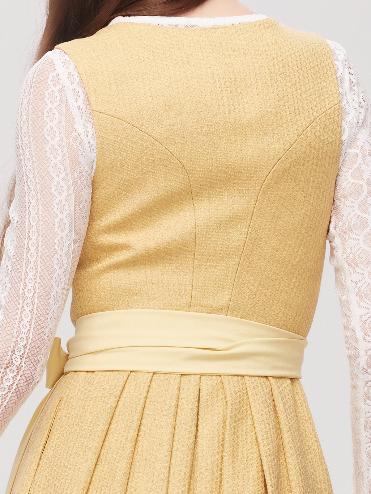 Braunes Dirndl in modernem Design