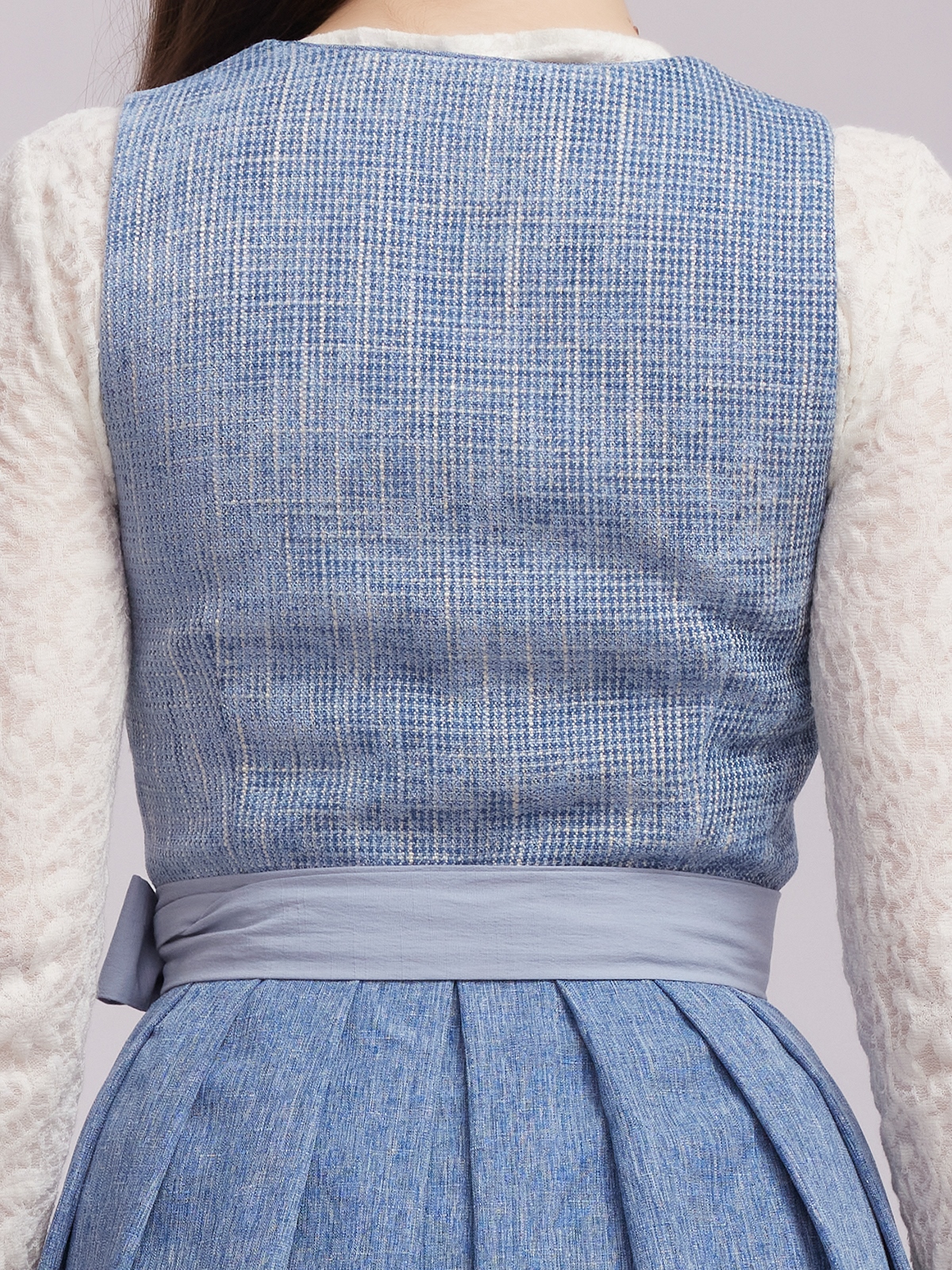 Dirndl in Dunkelgrün mit passender Bluse
