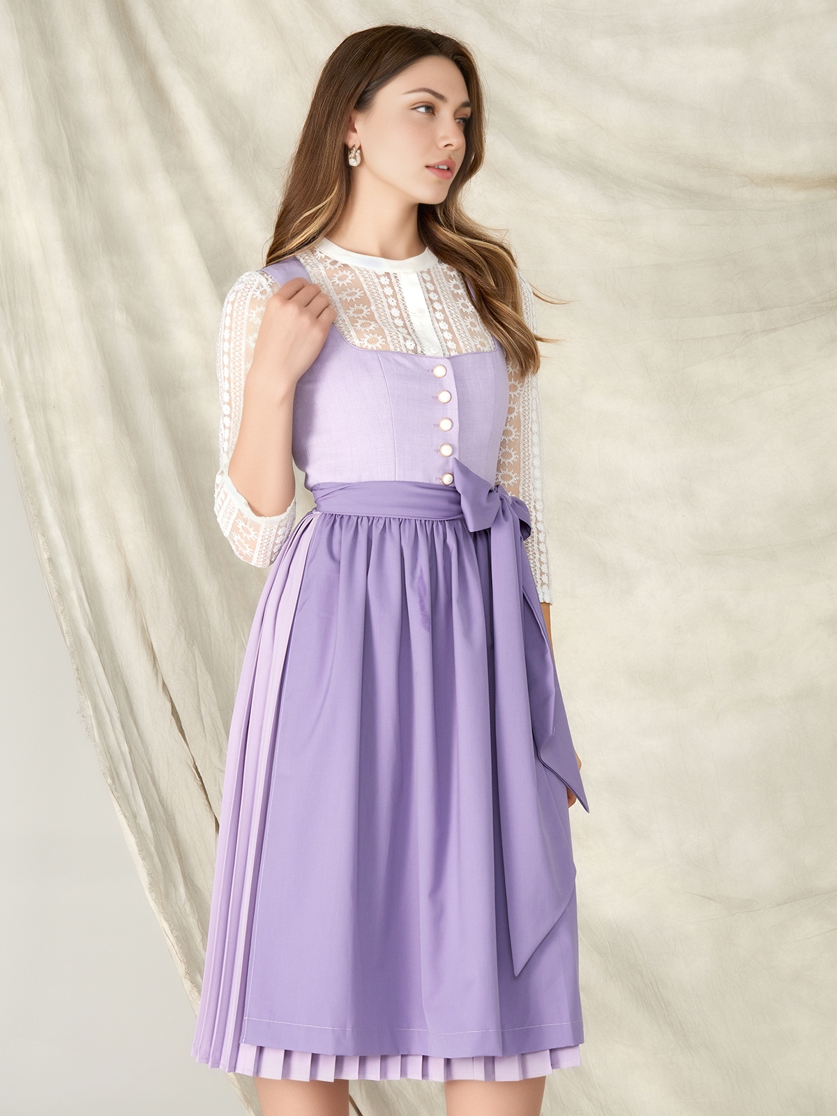 Modernes Dirndl in Lila