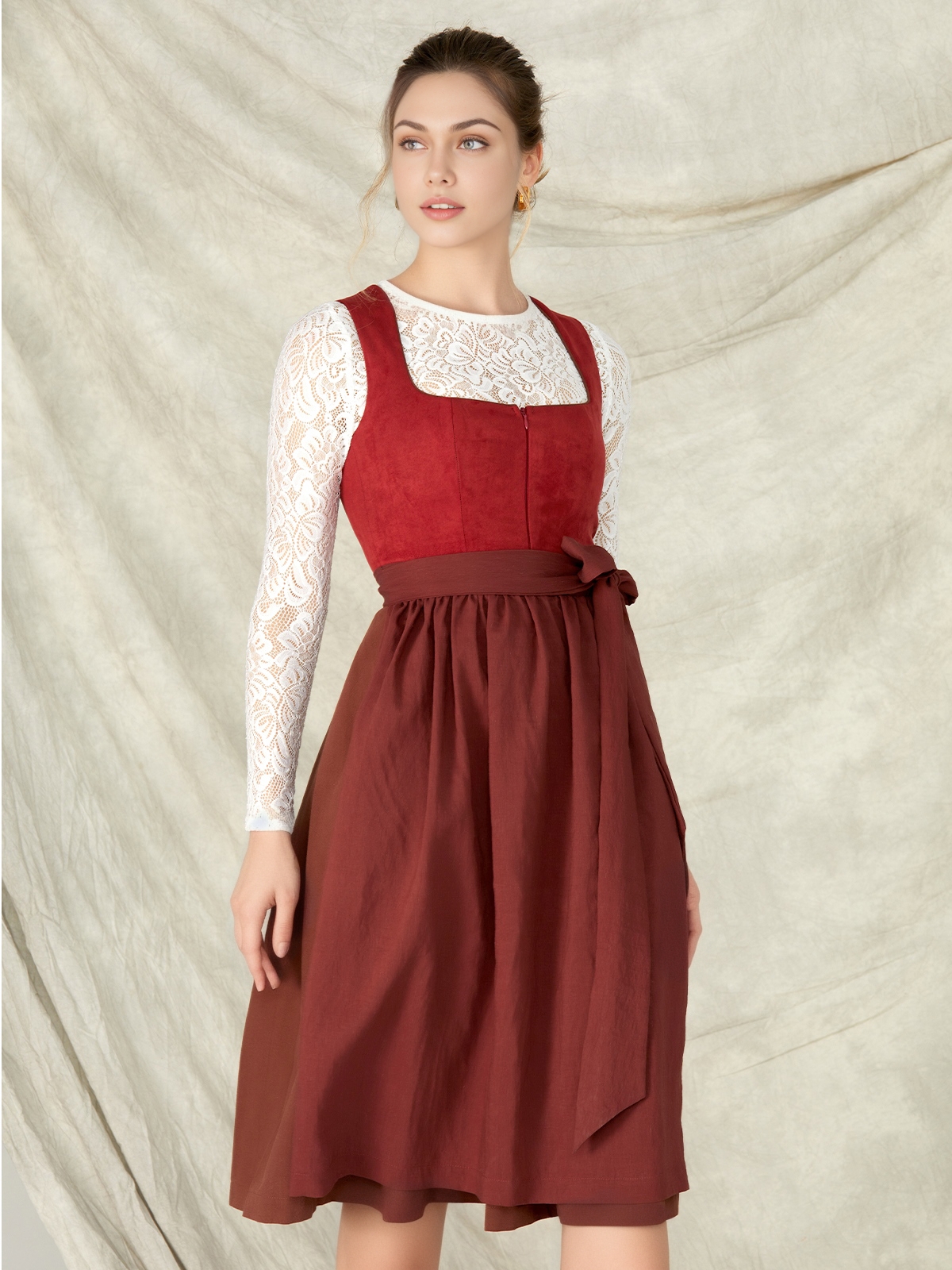 Schwarz Rotes Dirndl – Eleganz und Tradition