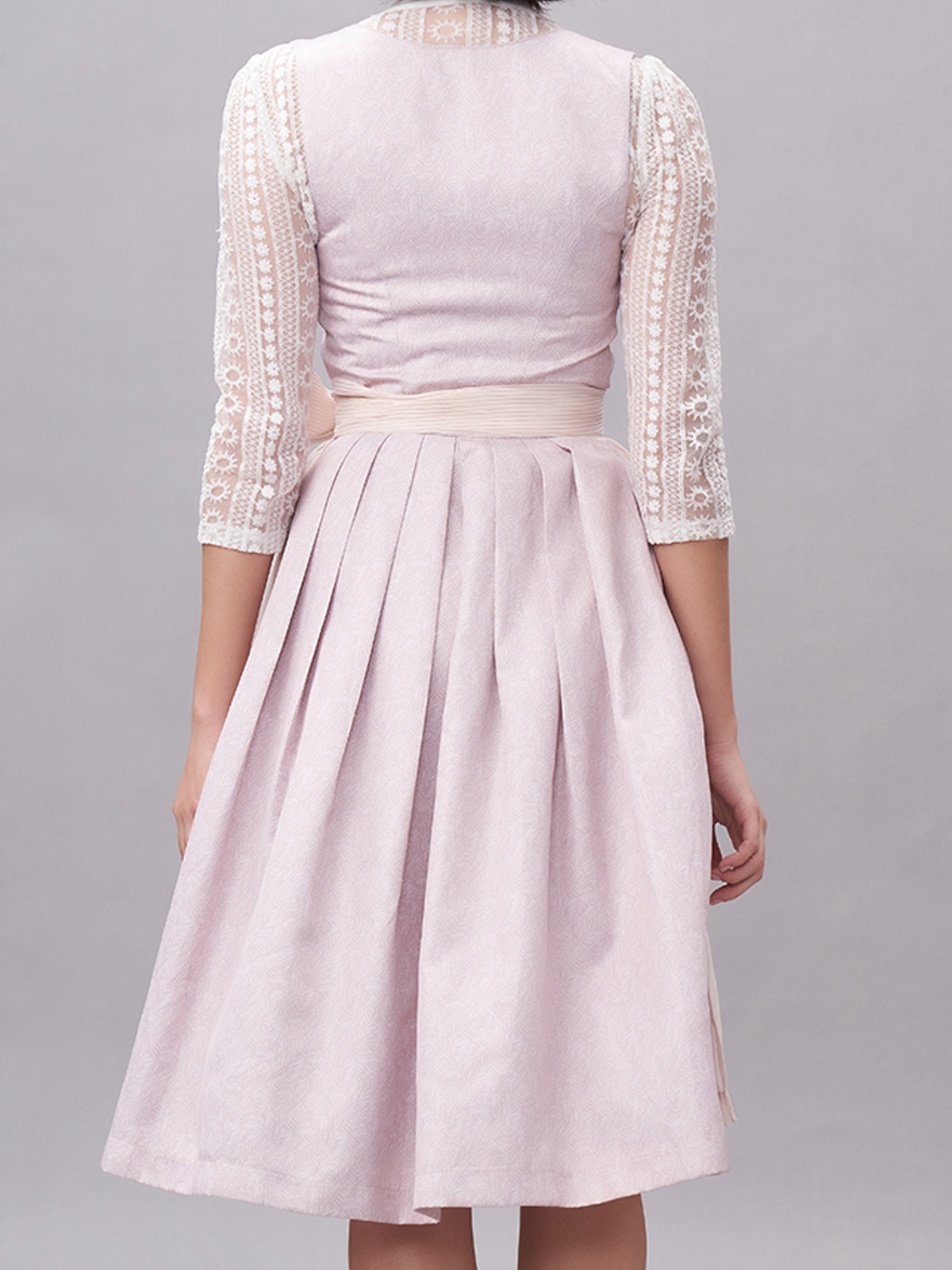 Dirndlbluse mit V-Ausschnitt in Rosa