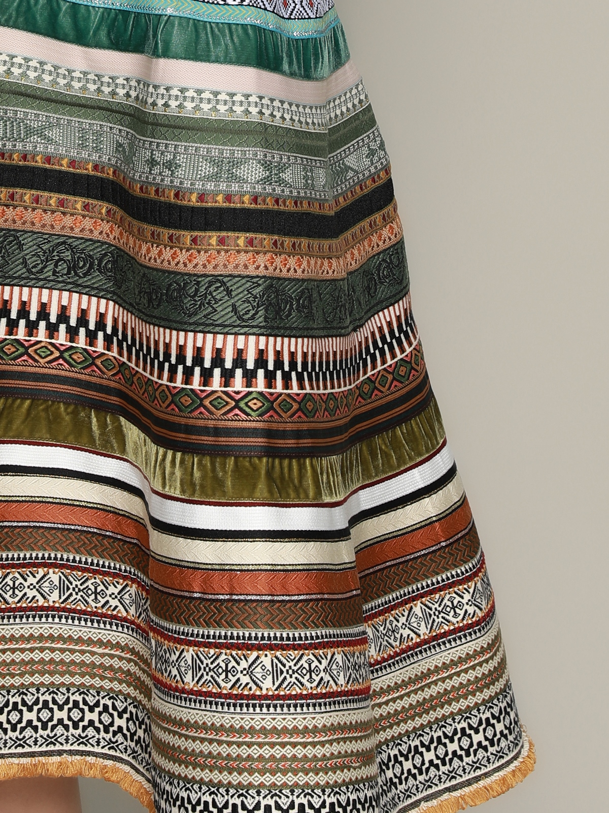 Dirndl Creme Beige in eleganter Ausführung