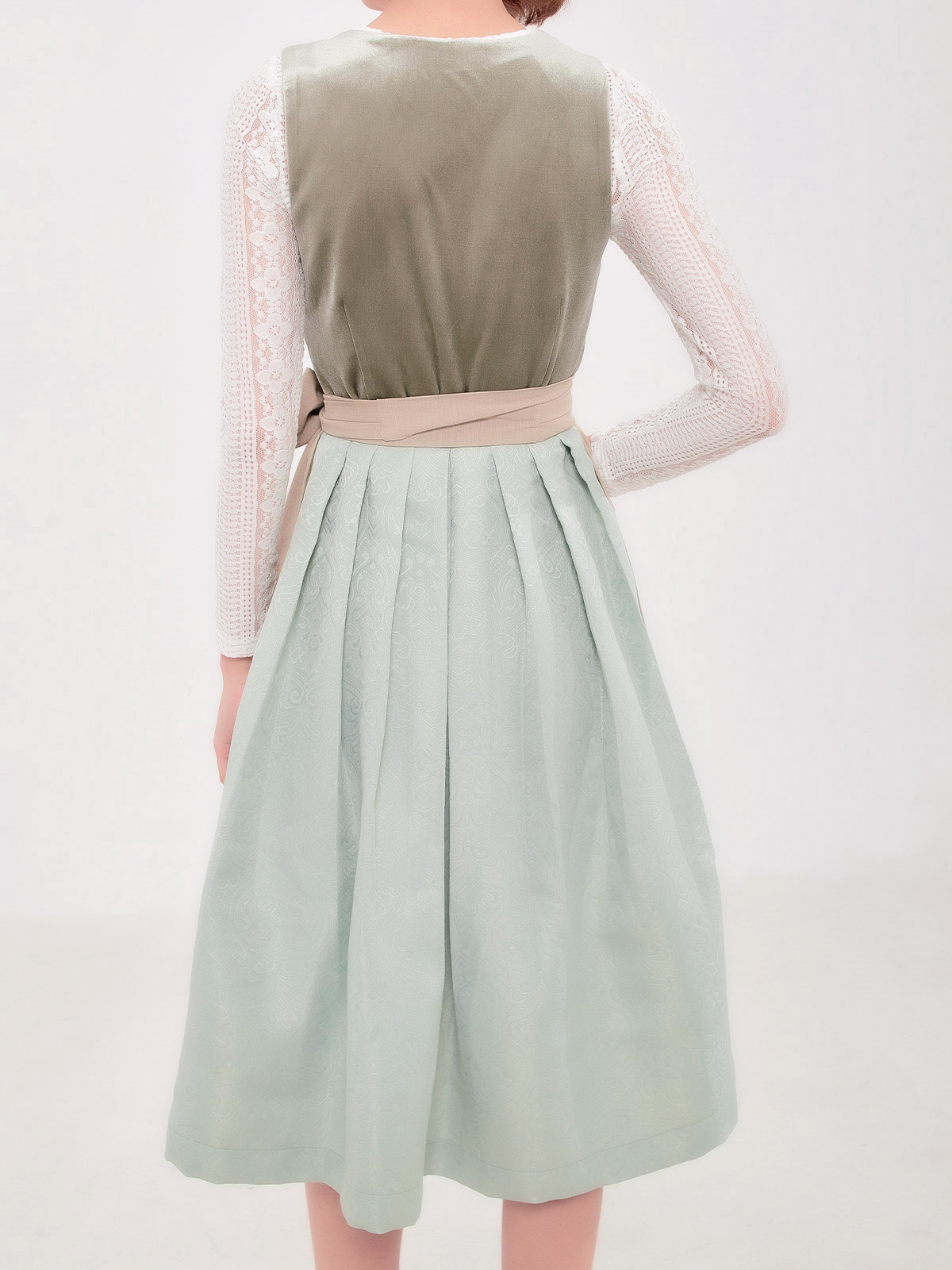 Traditionelles Dirndl in Grün