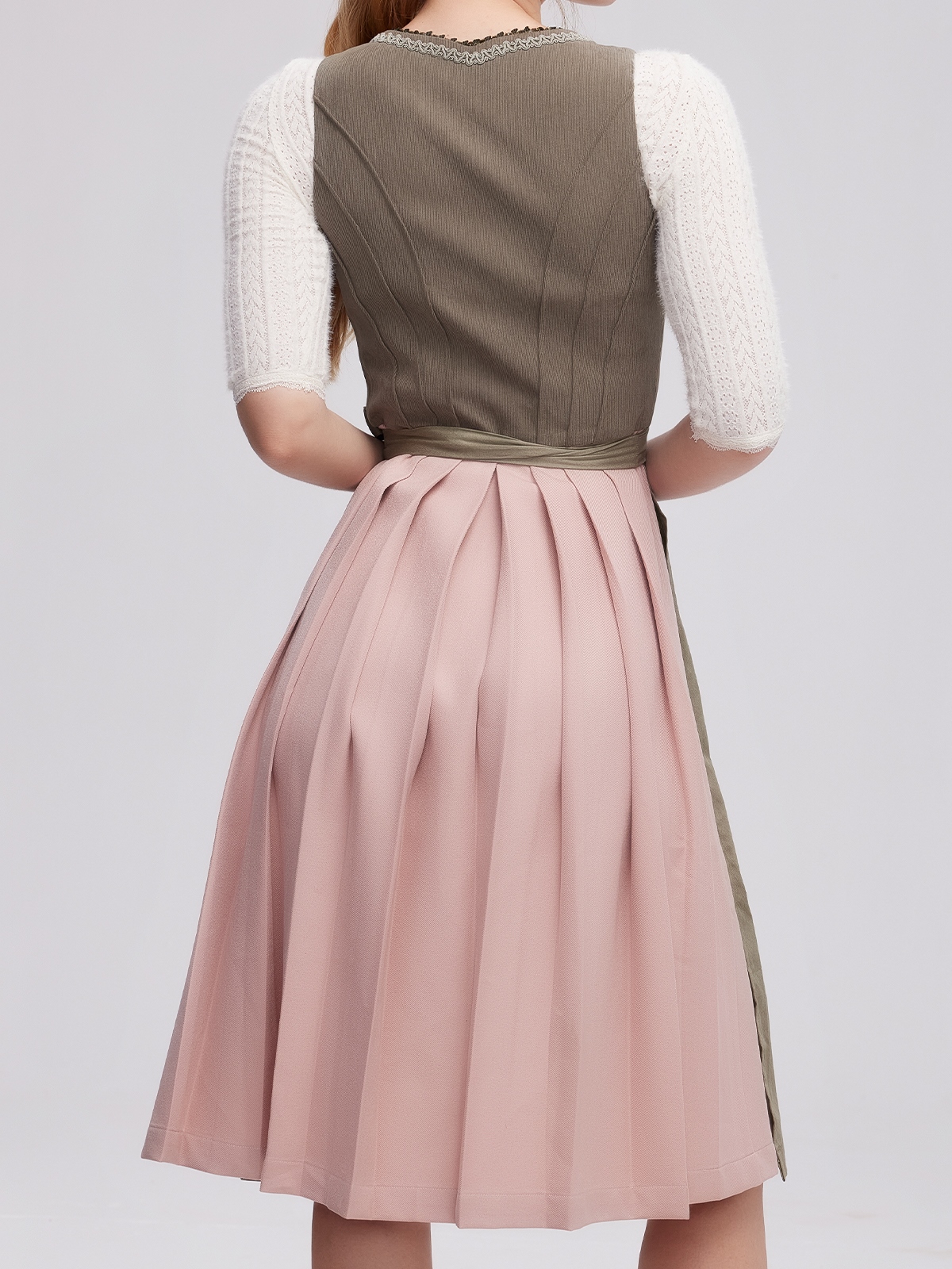 Modernes Dirndl in Grün