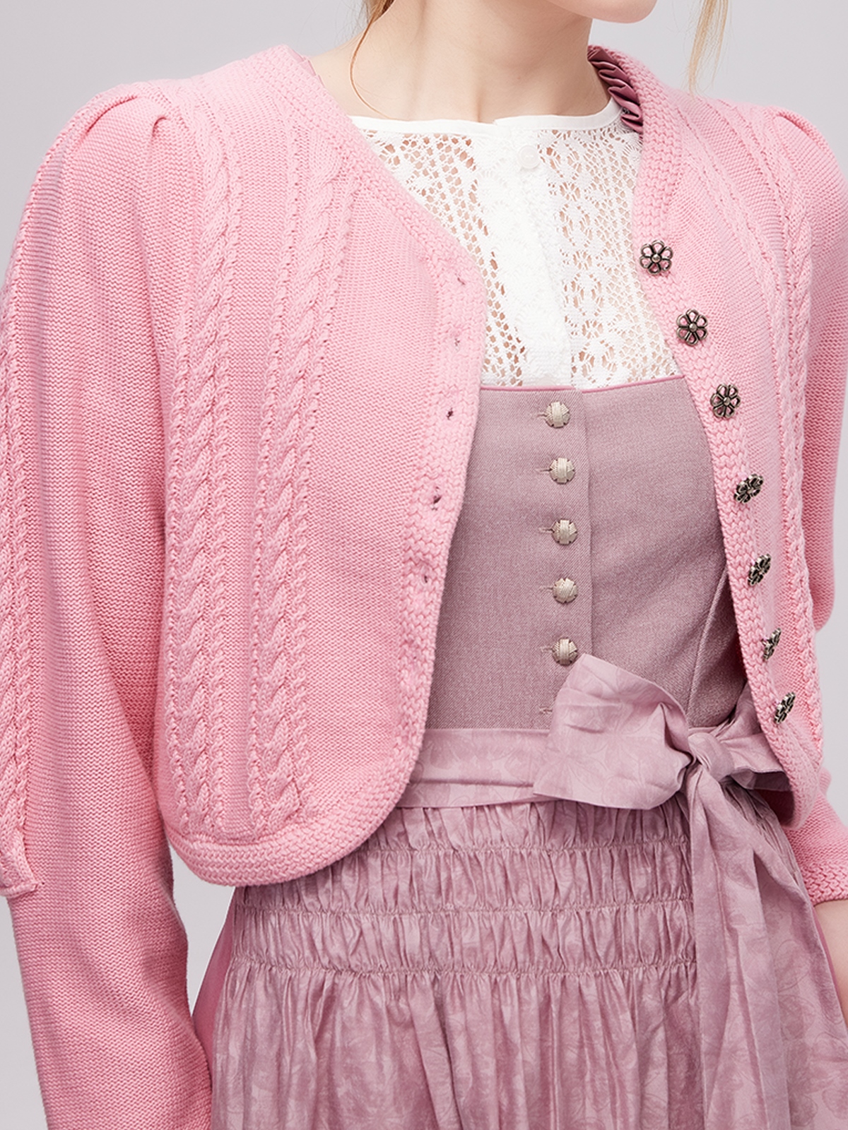 Dirndl in Rosa – Eleganz und Tradition vereint