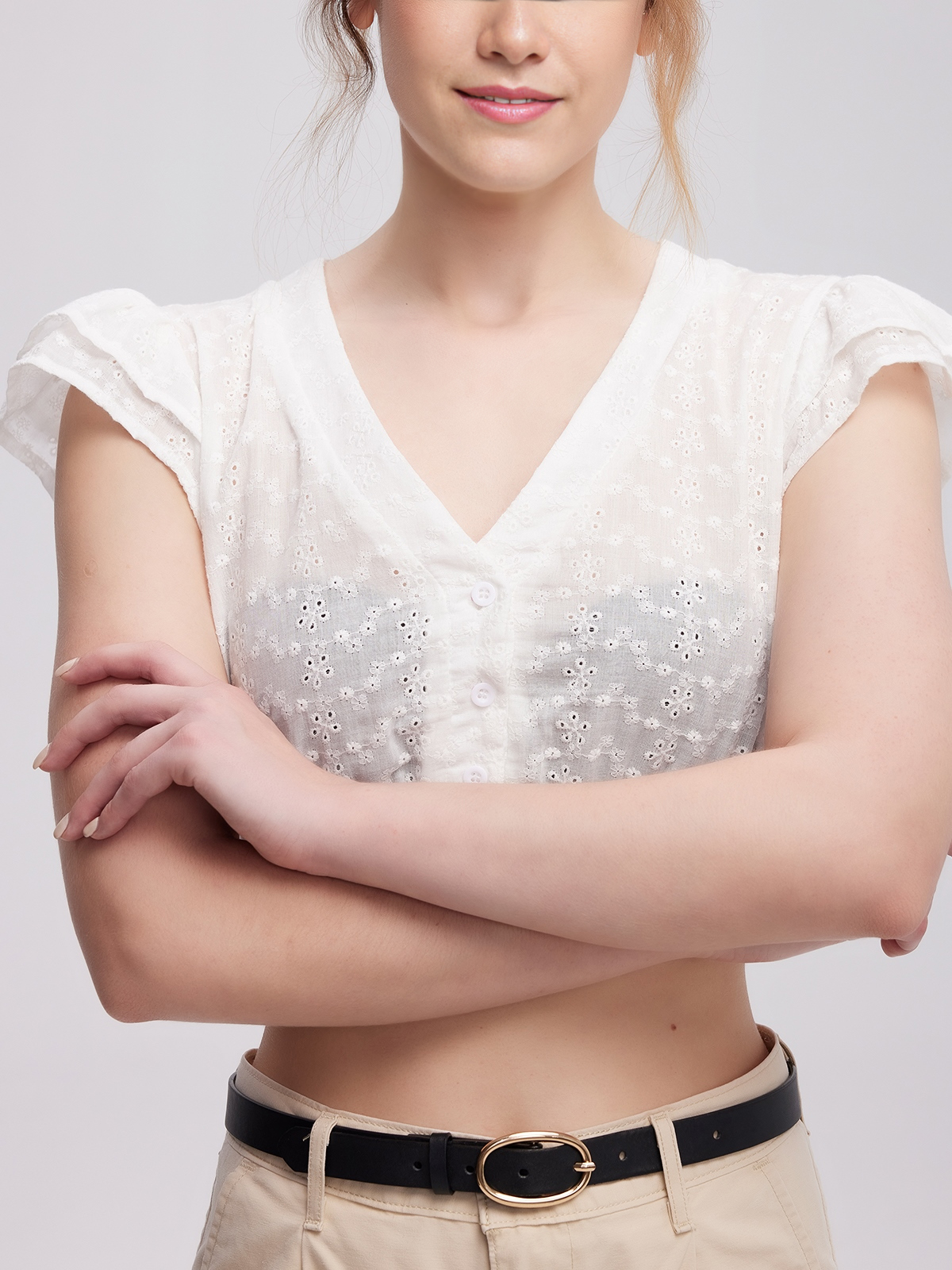 Elegantes weißes Dirndl mit Spitzenbluse