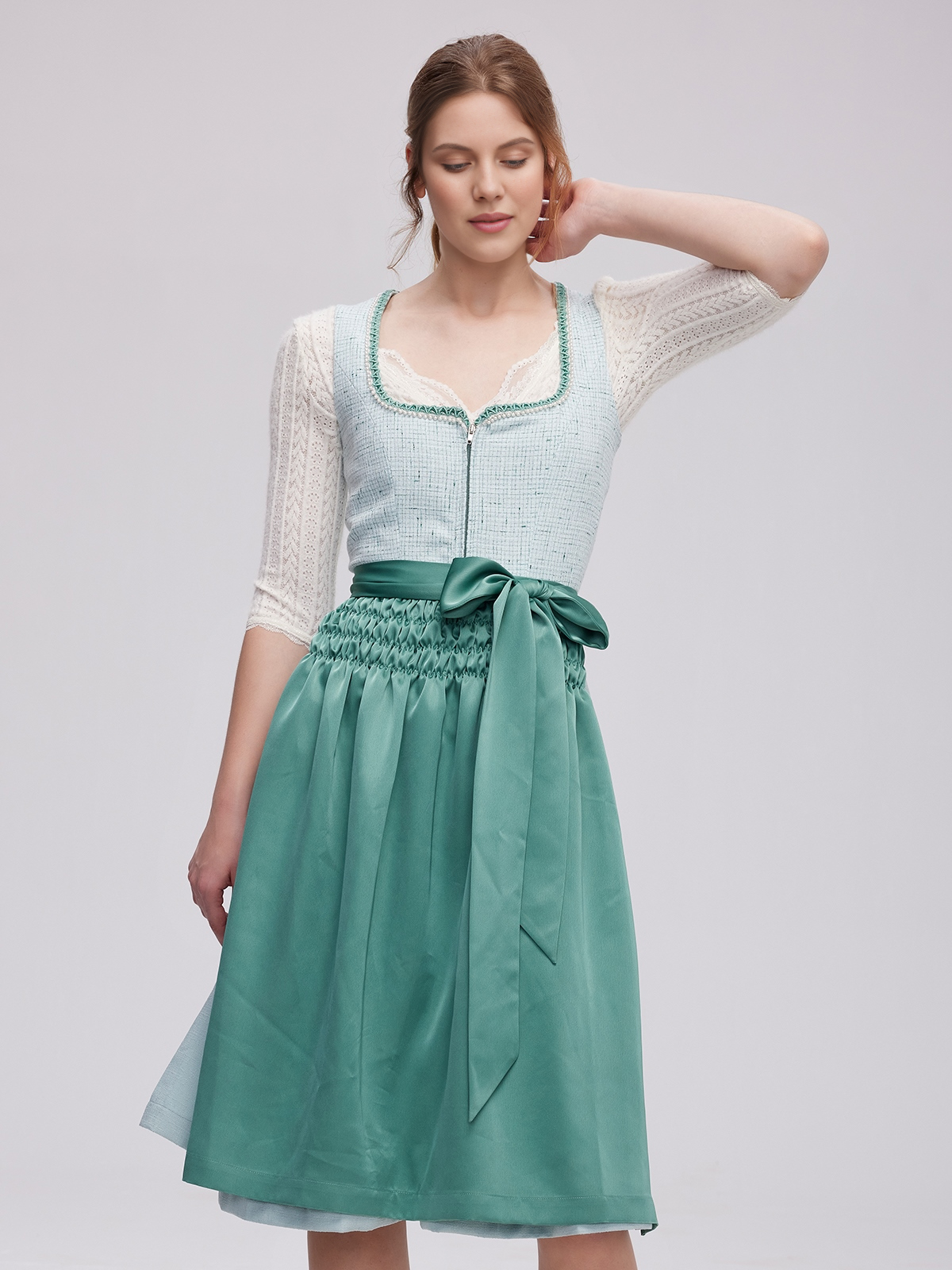 Olivgrünes Dirndl – perfekt für Naturliebhaberinnen