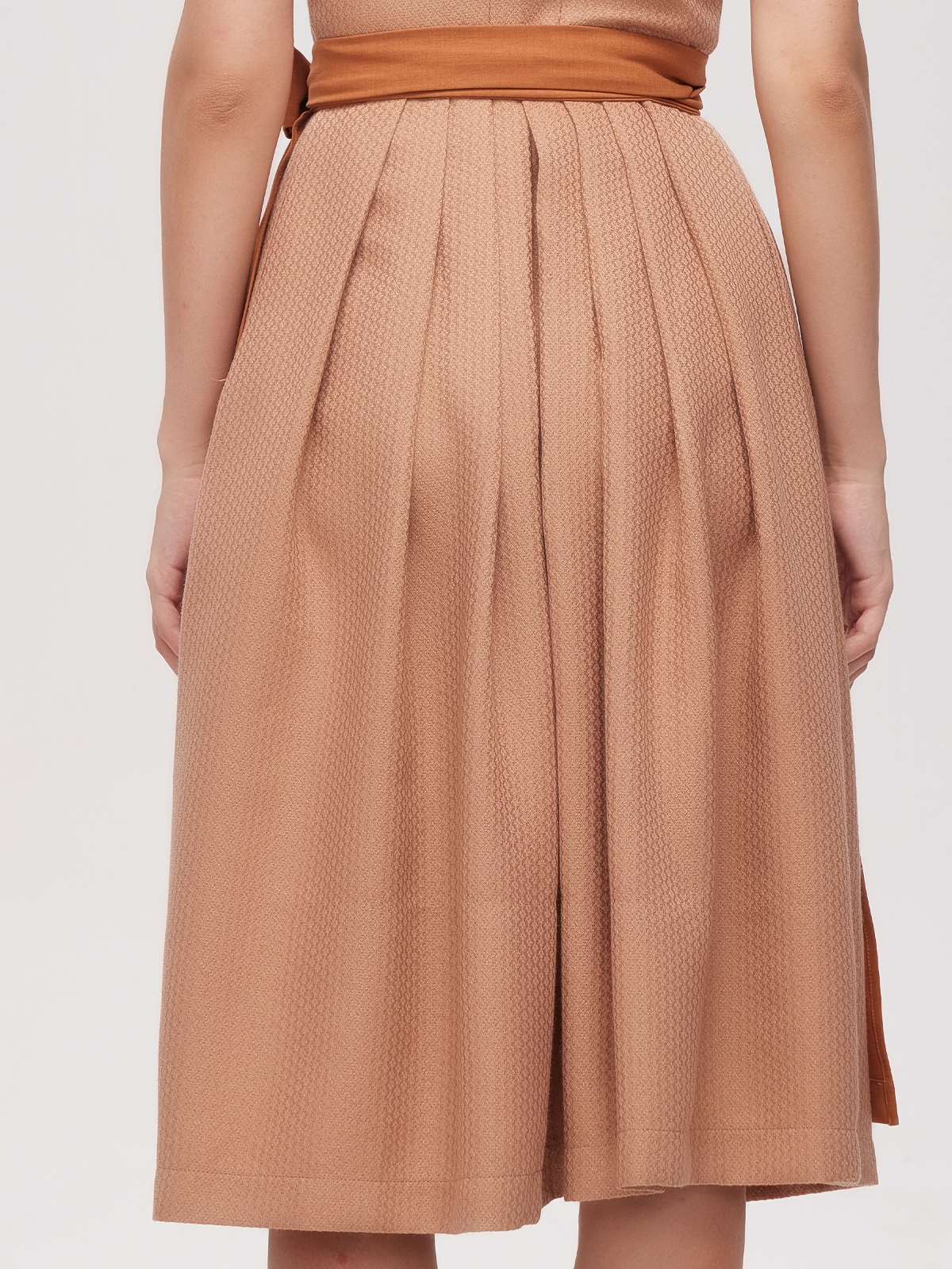 Blaues Dirndl in Braun