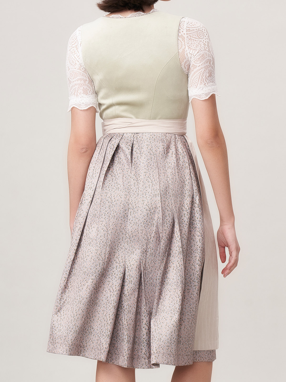 Dirndl in Grün – eine klassische Alternative