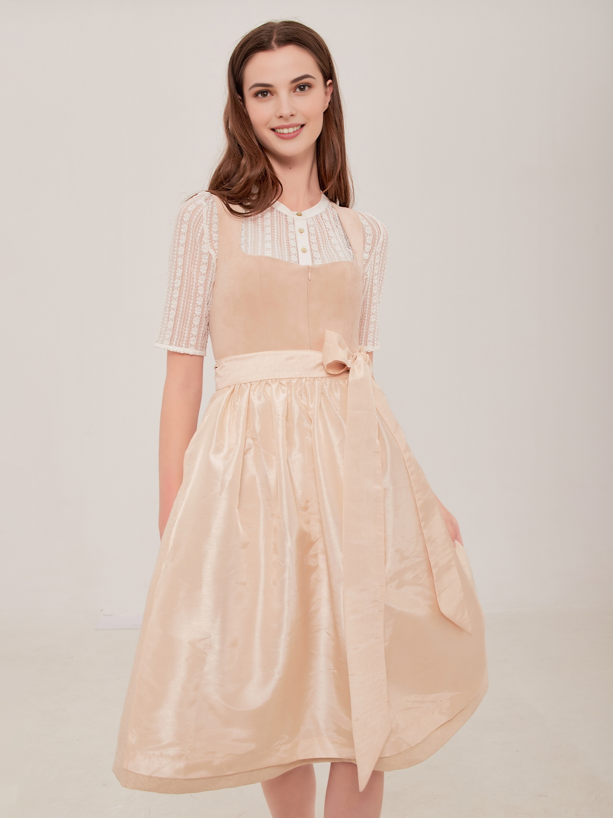 Ein traumhaftes Ja Mei Dirndl in Beige – perfekt für festliche Anlässe