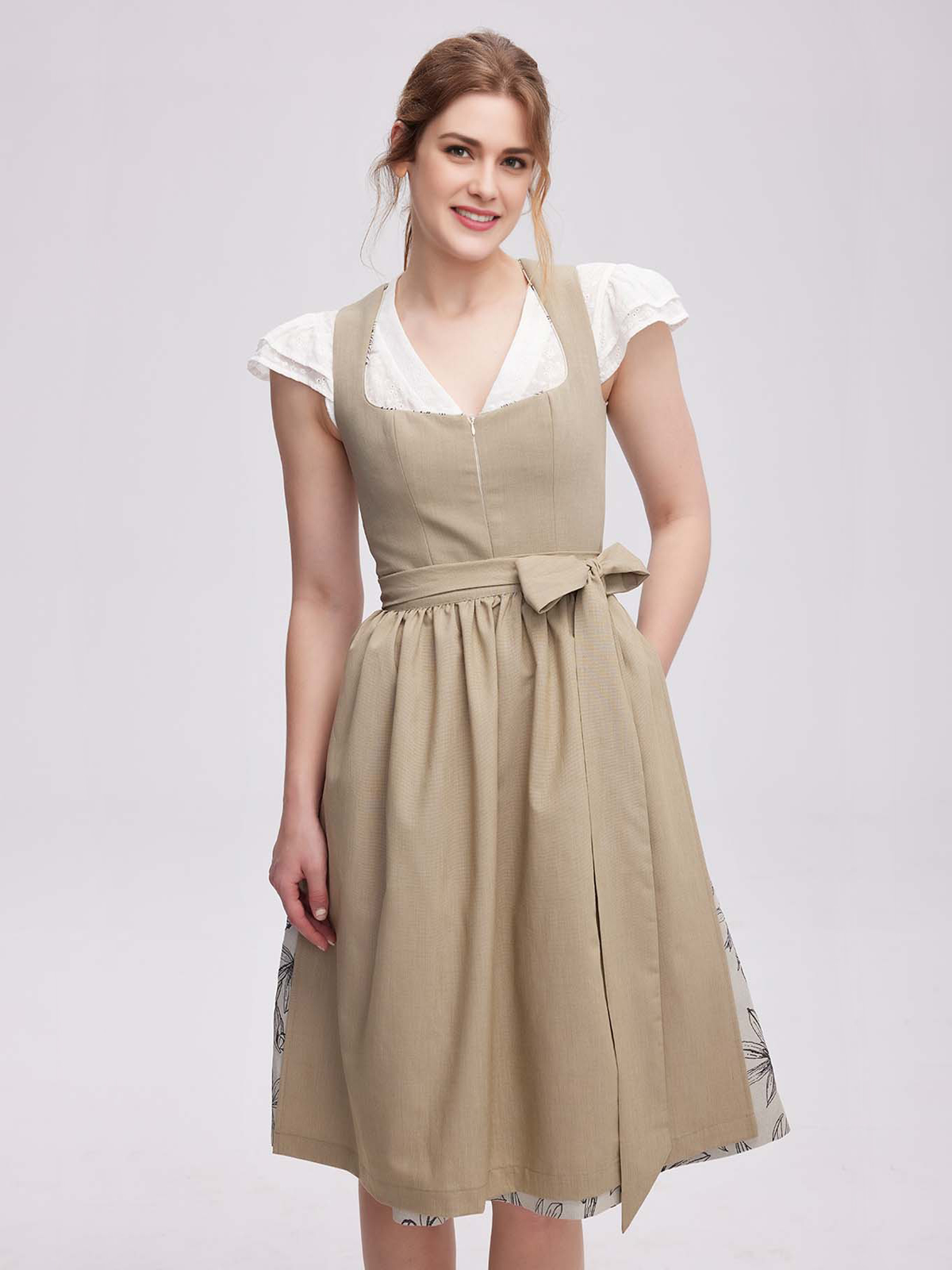 Luxuriöses grünes Samt-Dirndl mit Perlenstickerei