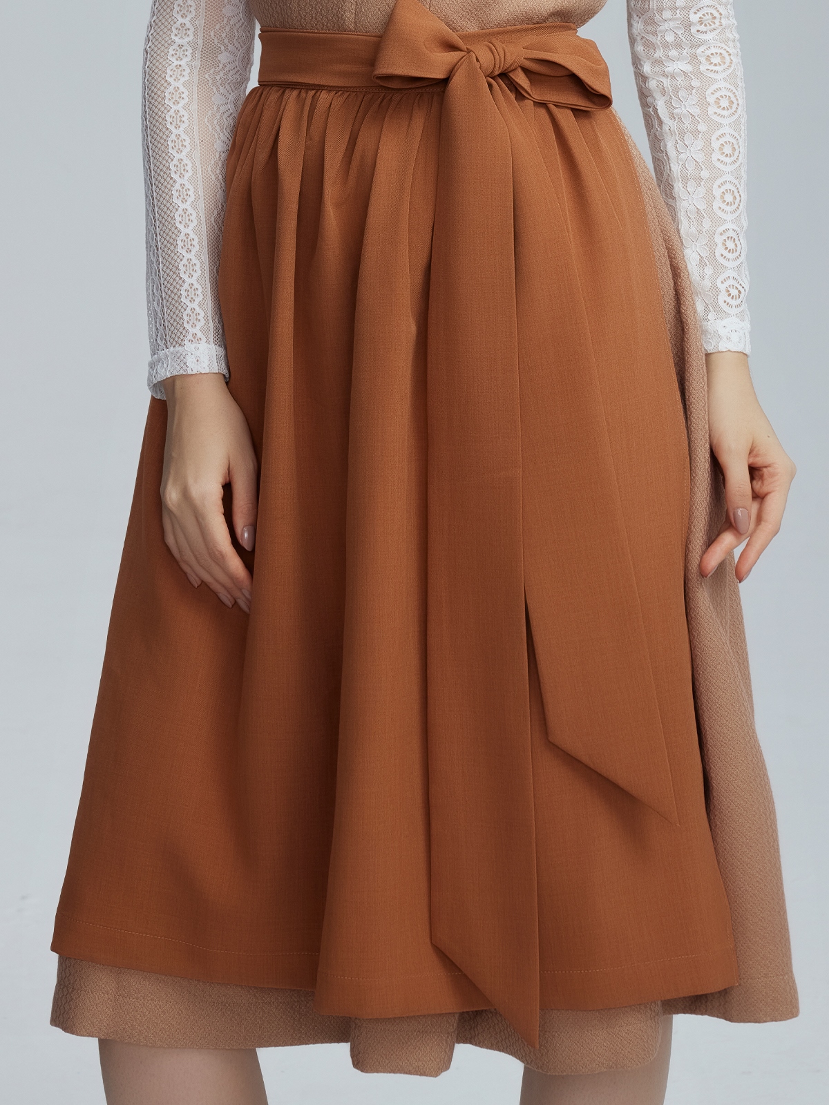 Dirndl Lila in samtiger Optik