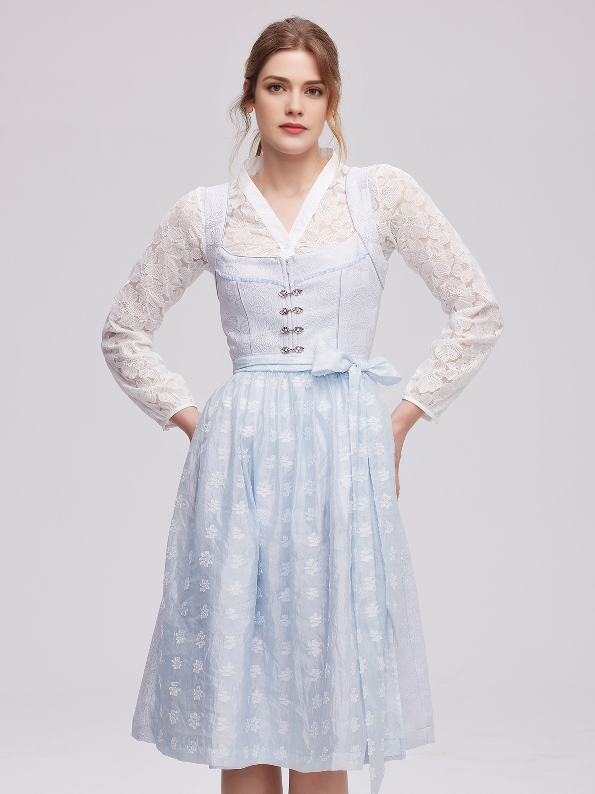 Moderner Dirndl-Ausschnitt in Blau