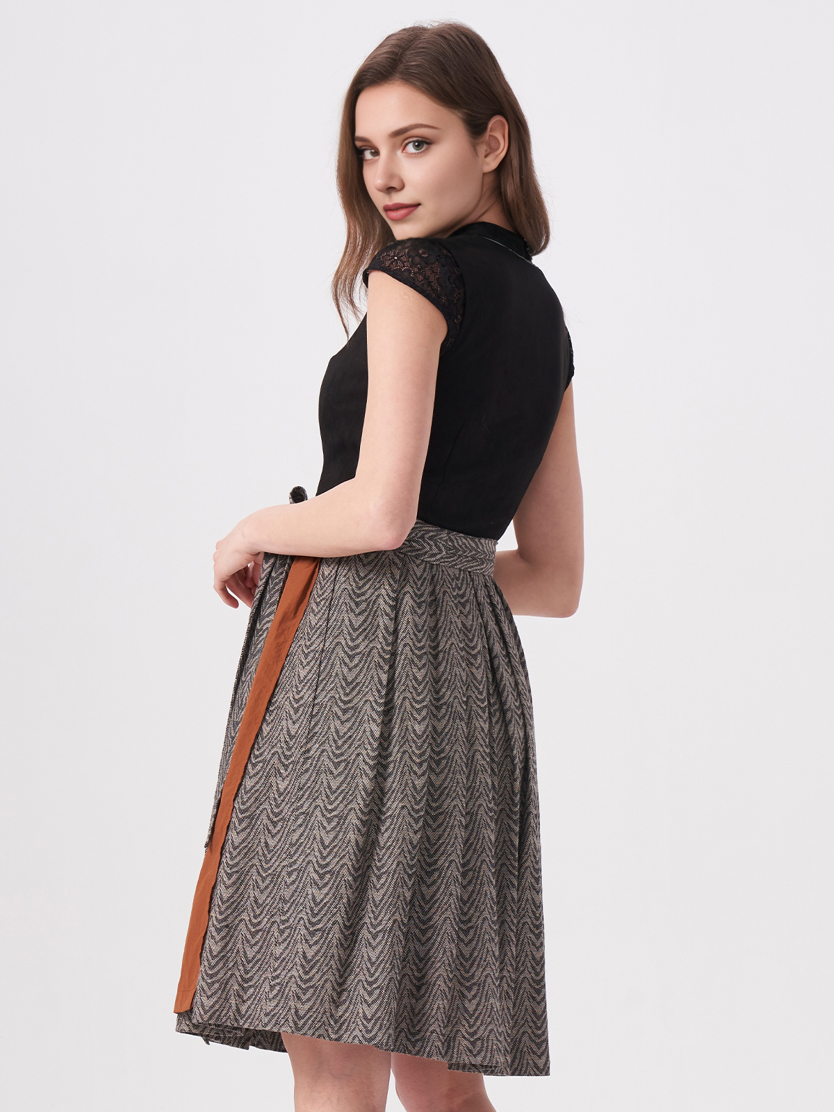 Dirndl mit Trachtenbluse Langarm Spitze