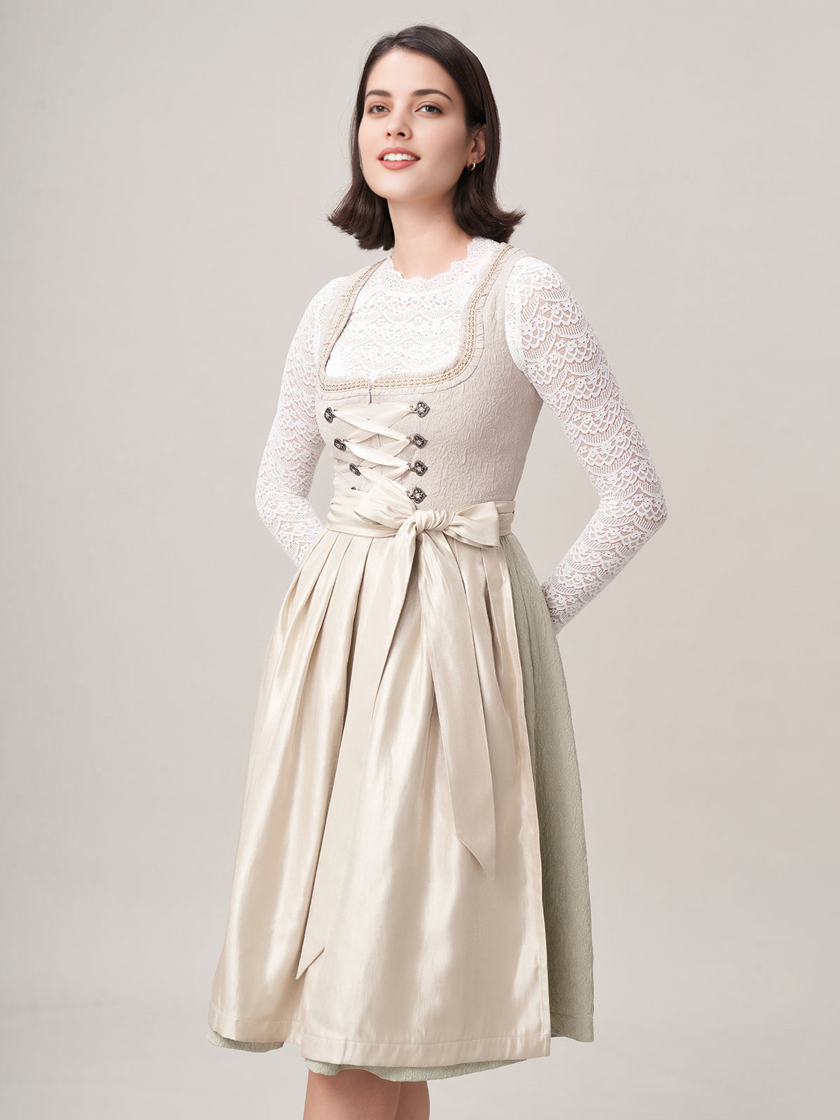 Elegante Langarm Dirndl Bluse in Beige