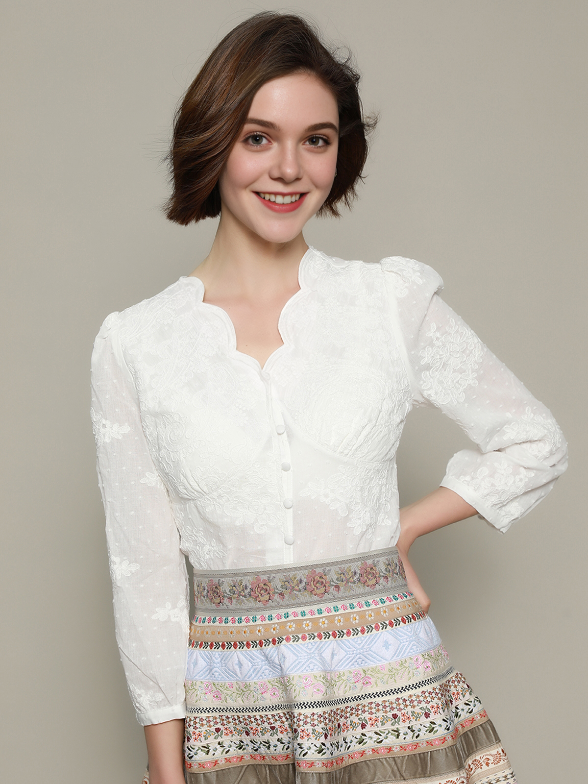 Elegante weiße Bluse zu Samt Dirndl