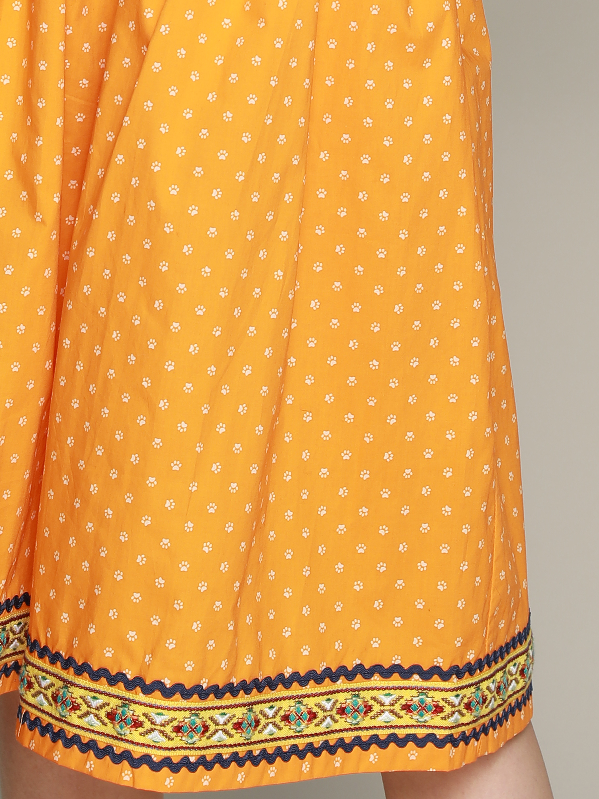 Ein modernes Dirndl in Gelb – Inspirationsquelle für grün-rosa Varianten