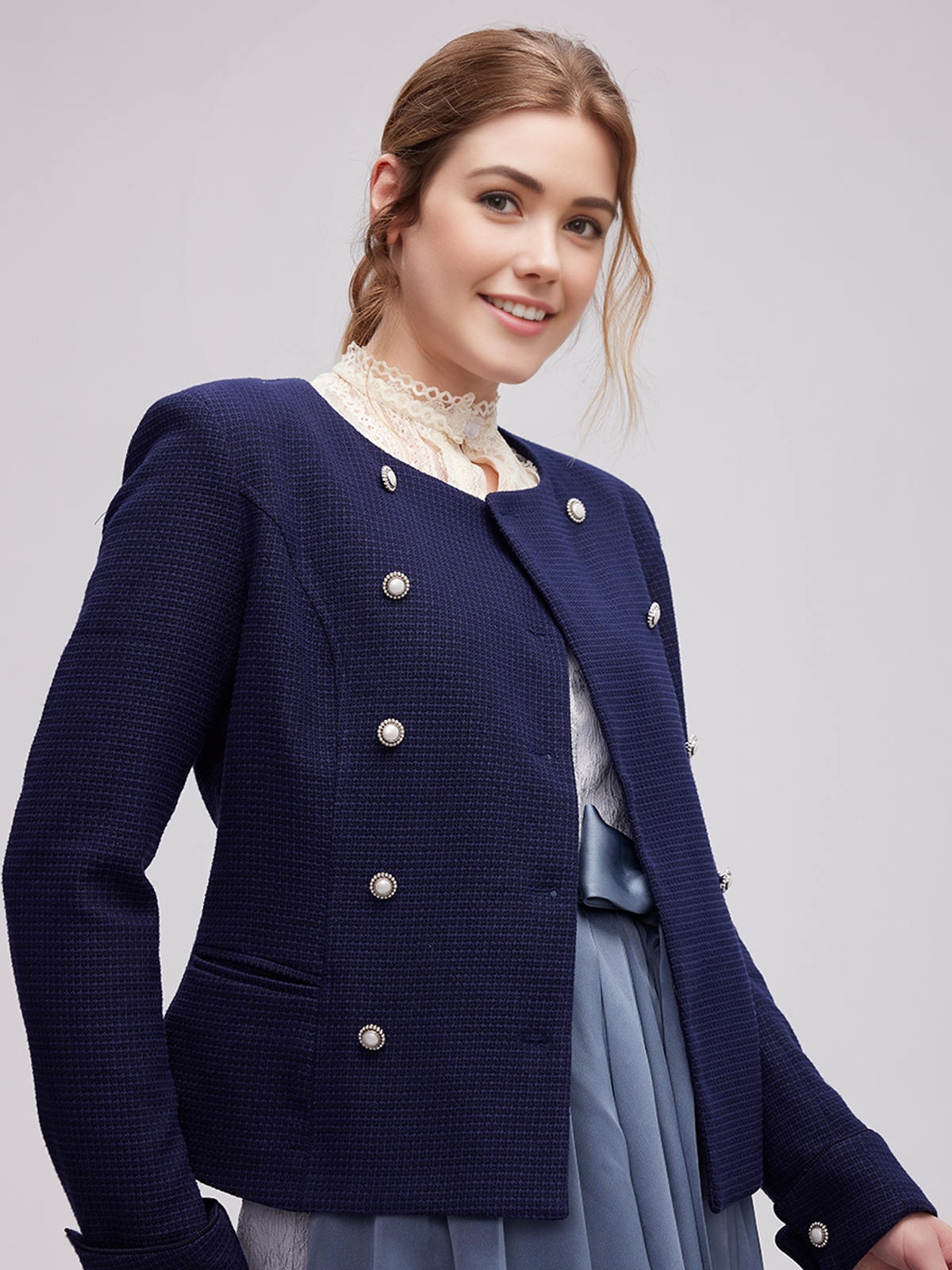 Dirndl mit blauer Jacke