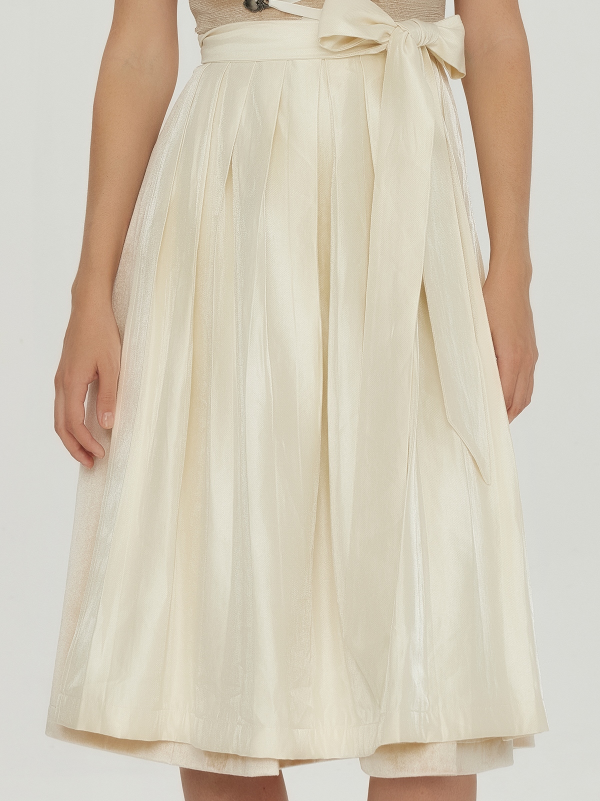 Modernes dunkles Dirndl in Braun