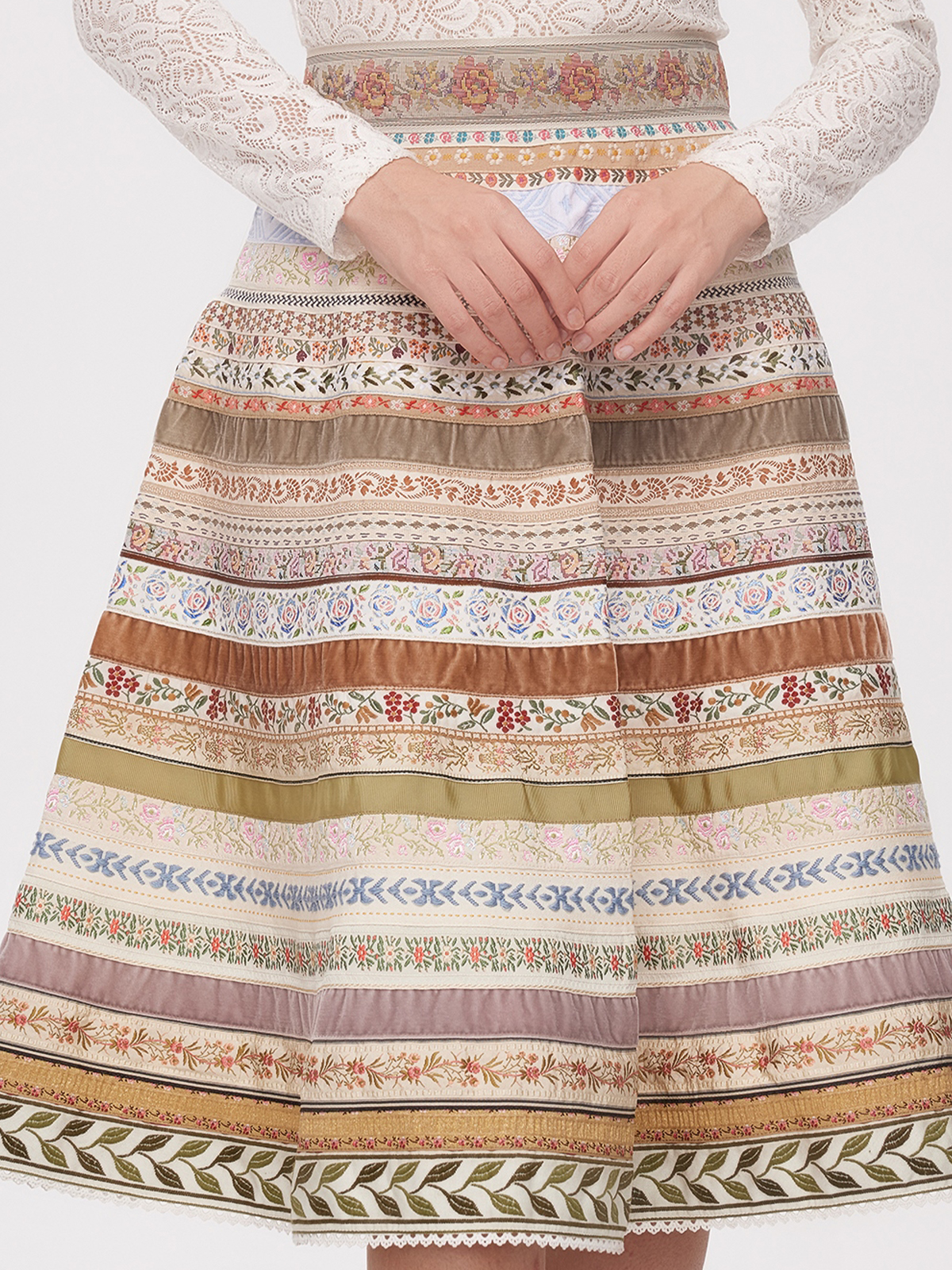 Dirndl Hellgrün in natürlicher Umgebung