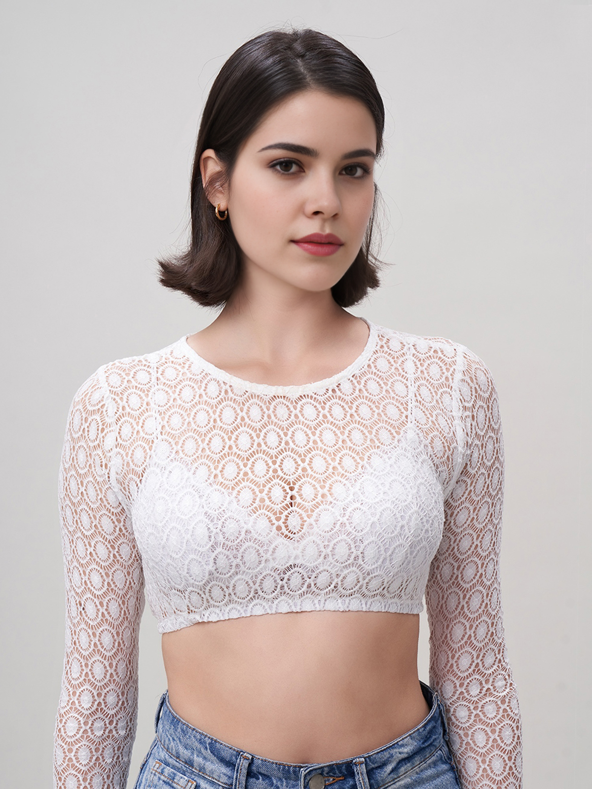 Beige Dirndl mit weißer Bluse