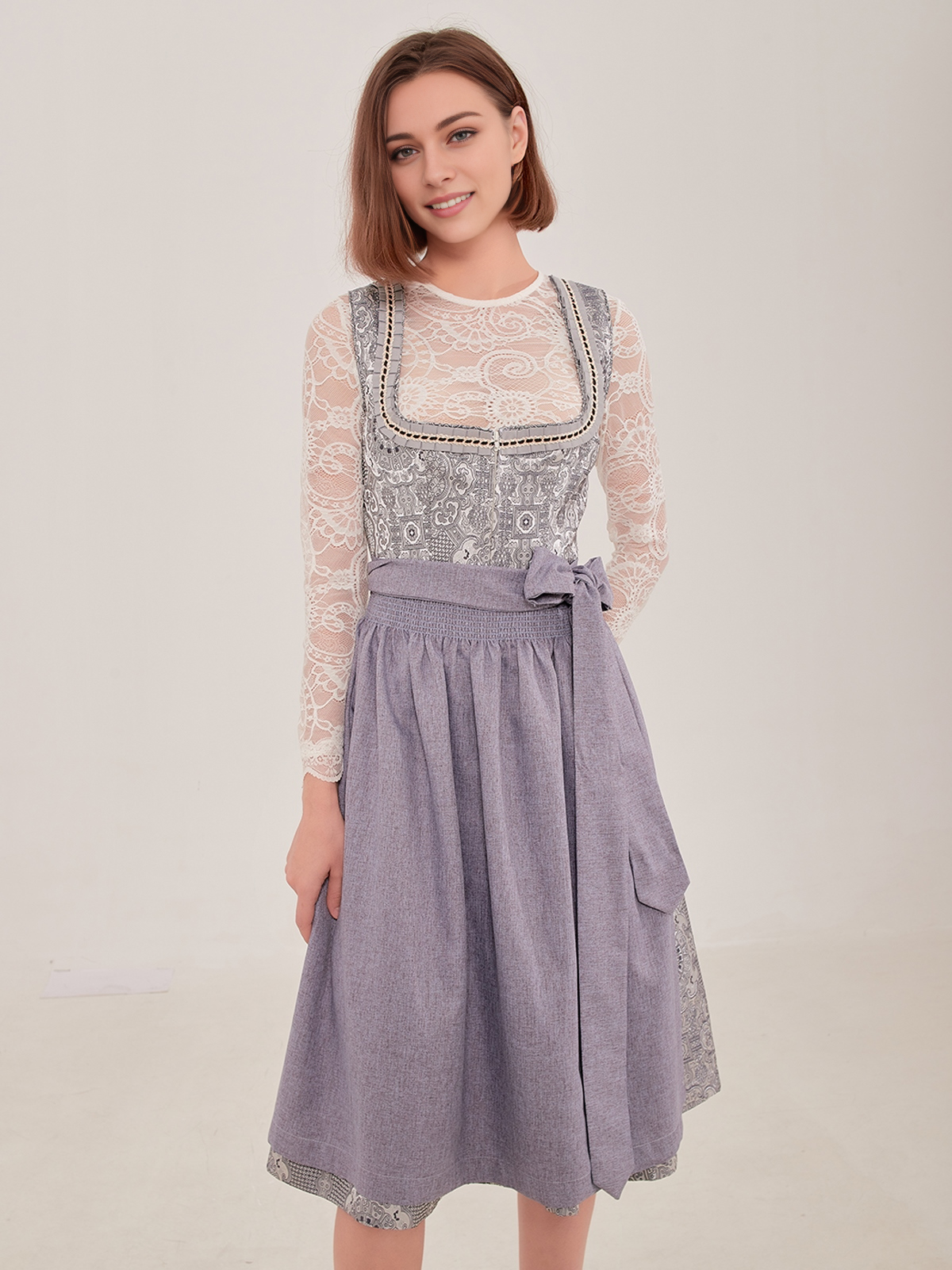 Dirndl in Grau – ein zeitloser Klassiker