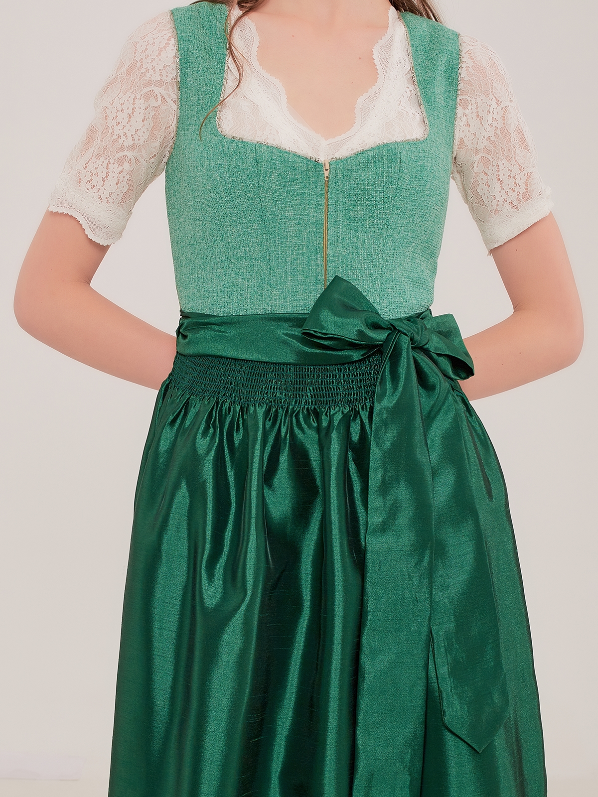 Modernes Dirndl in Blau
