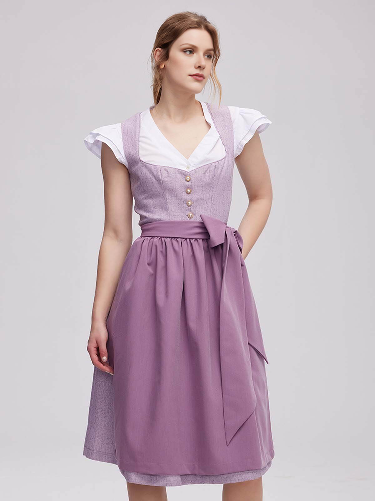 Dirndl in Lila und Grün – ein moderner Trachtenlook