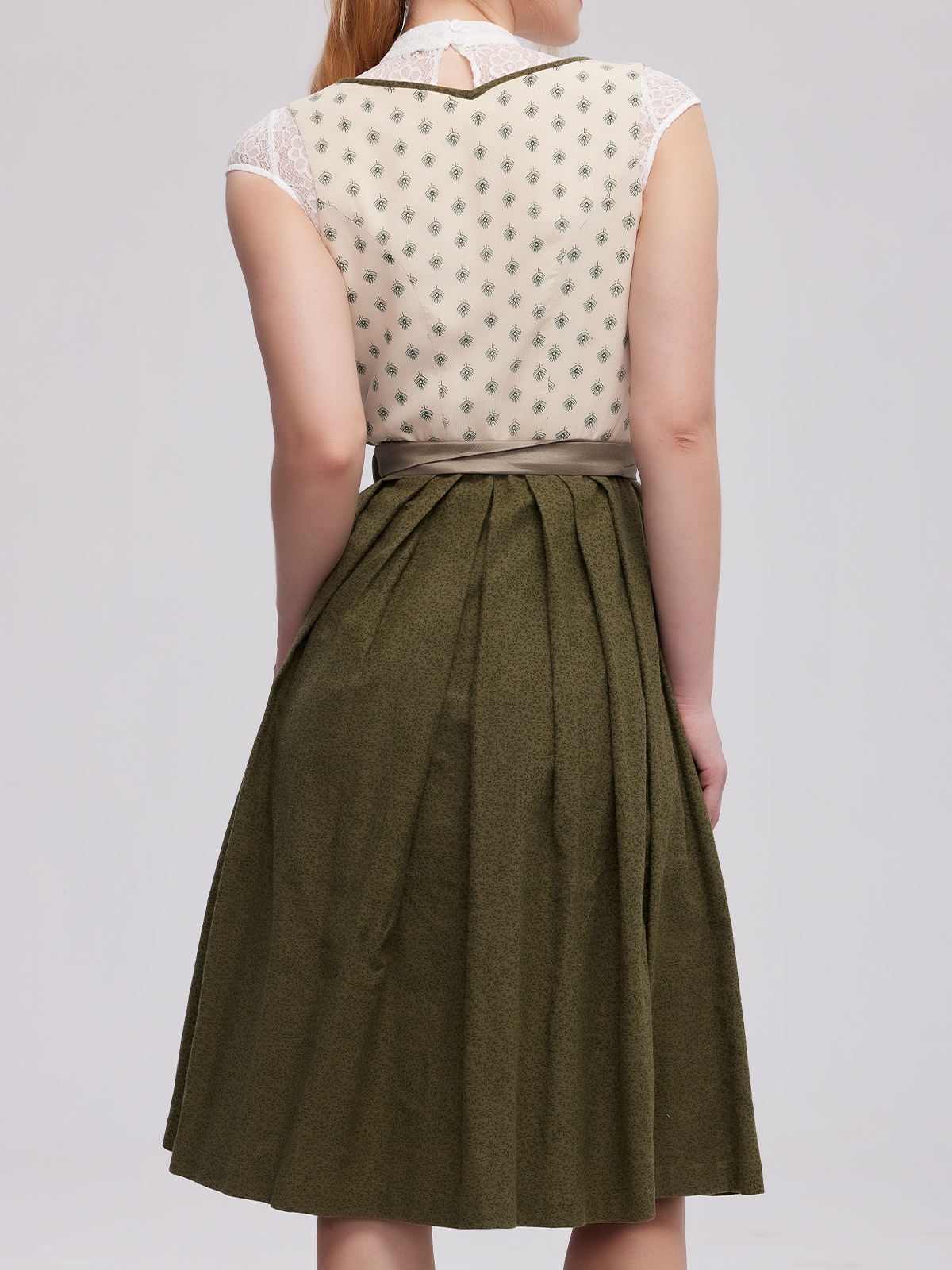 Orange Dirndlschürze mit gelbem Dirndl