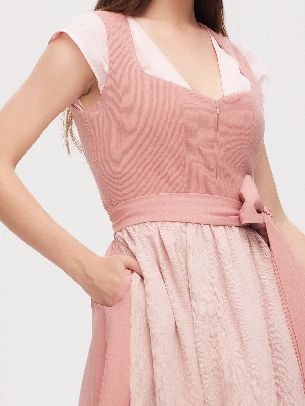 Dirndl in Rosa – feminin und festlich