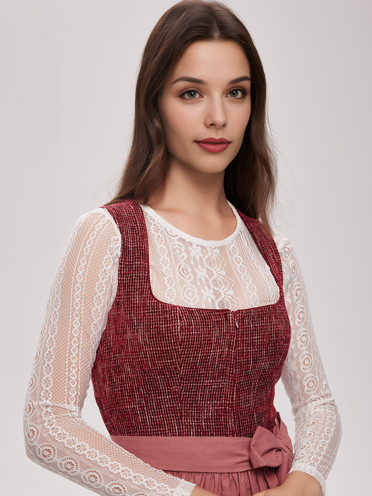 Dirndl in Rot – ein Blickfang auf jedem Fest