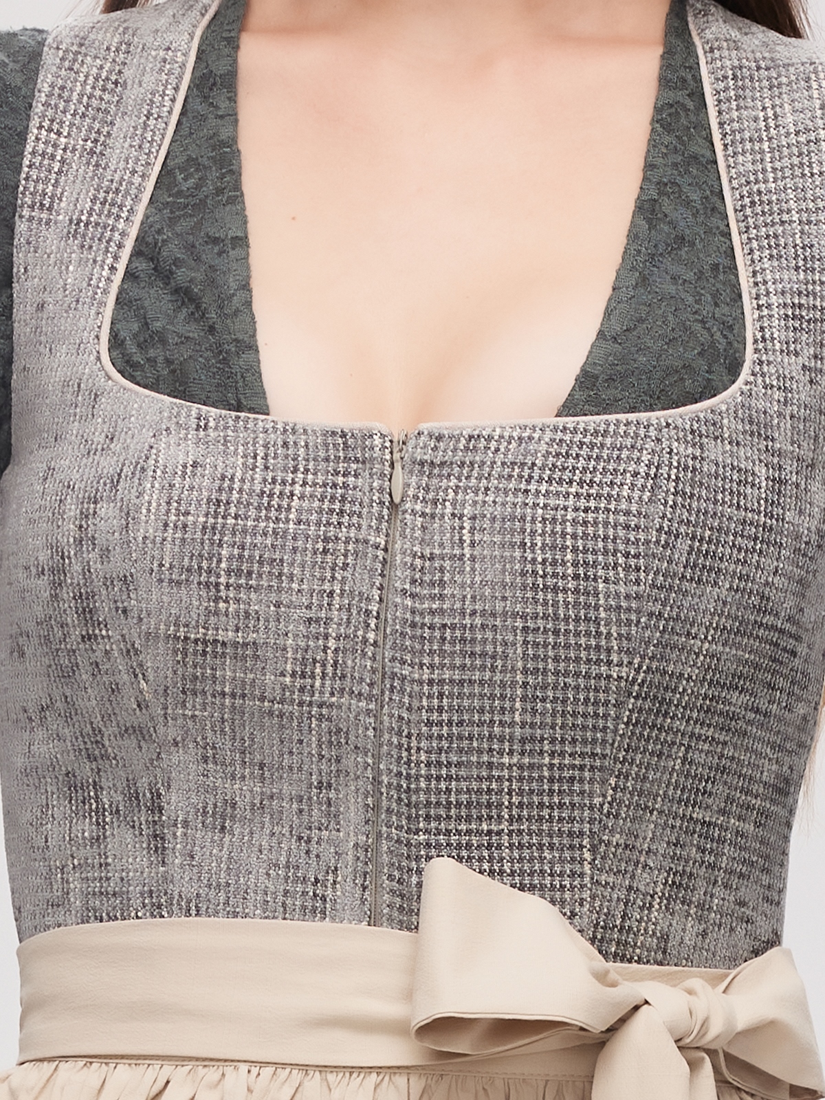 Modernes Dirndl in Grün