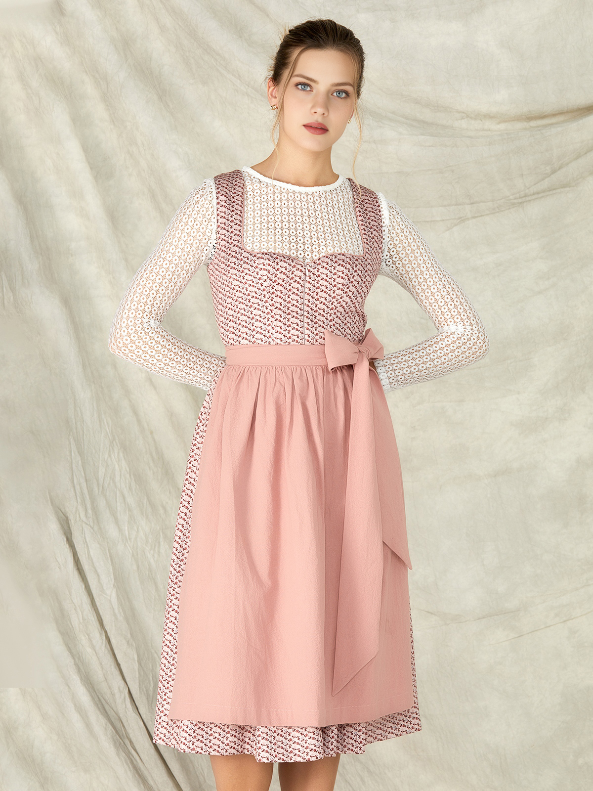 Ehreer Dirndl in Rosa – stilvoll und feminin