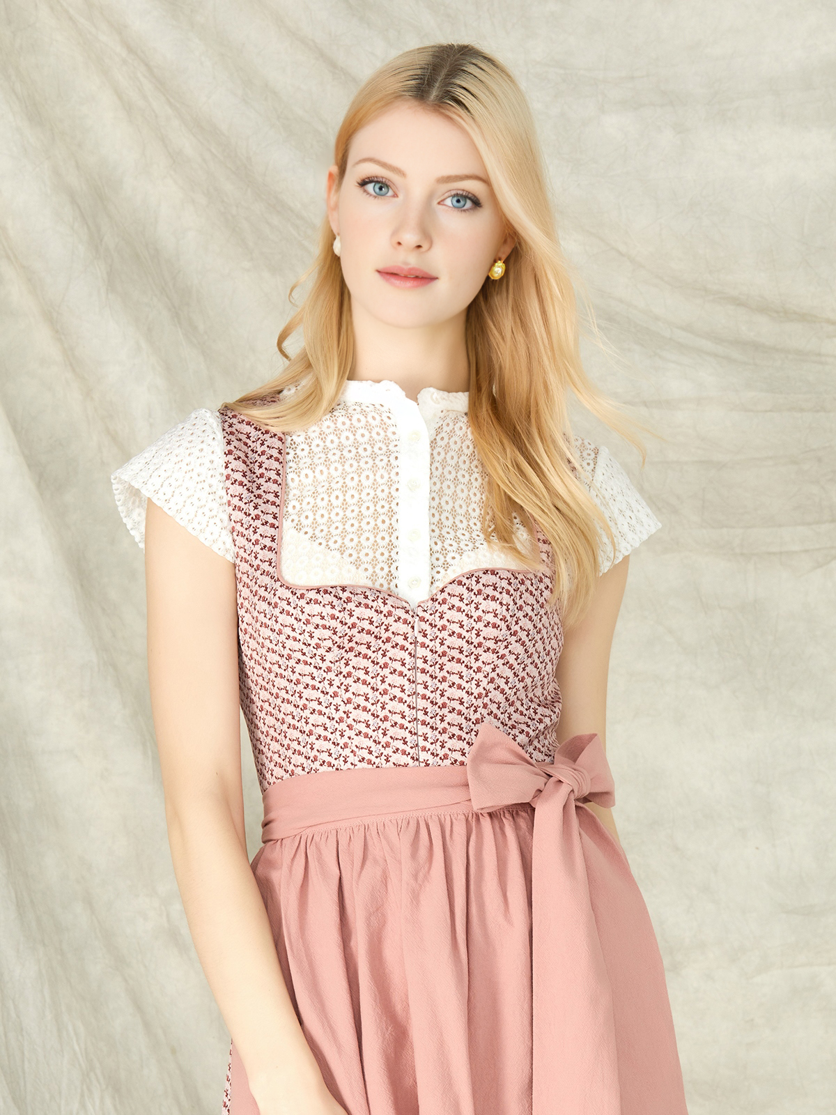 Dirndlbluse langarm hochgeschlossen in Rosa