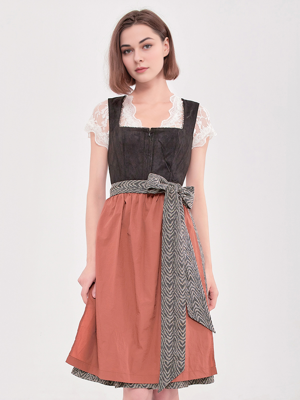 Dirndl Schwarz mit modernem Twist