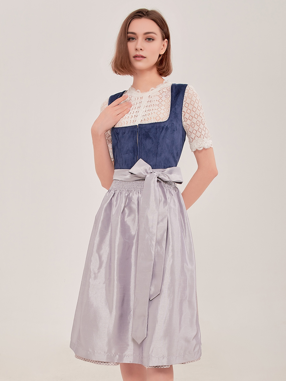Dirndl in Blau – stilvoll und traditionell