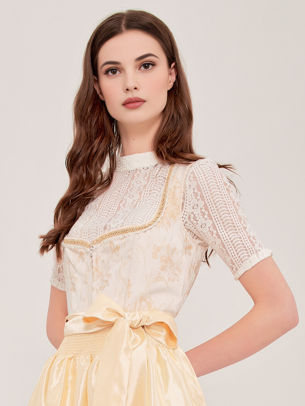 Dirndl in Gelb – ein moderner Look mit traditionellem Charme