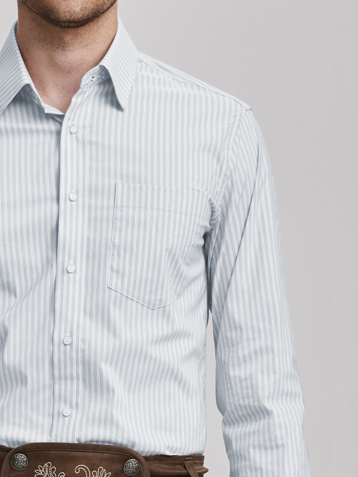 Trachtenrock in Grau mit traditionellen Stickereien